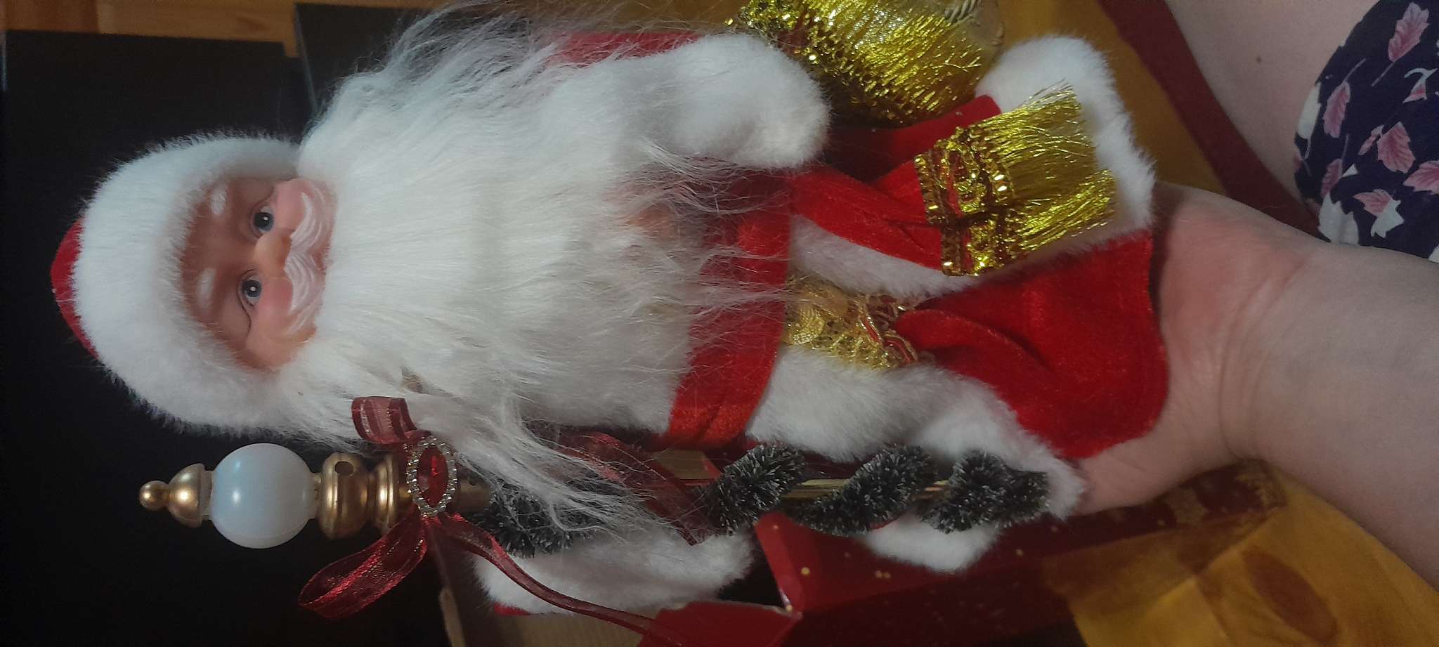 Фотография покупателя товара Дед Мороз под ёлку «Зимнее волшебство. С украшенным посохом и мешком», двигается, с подсветкой, 30 см, красный - Фото 1