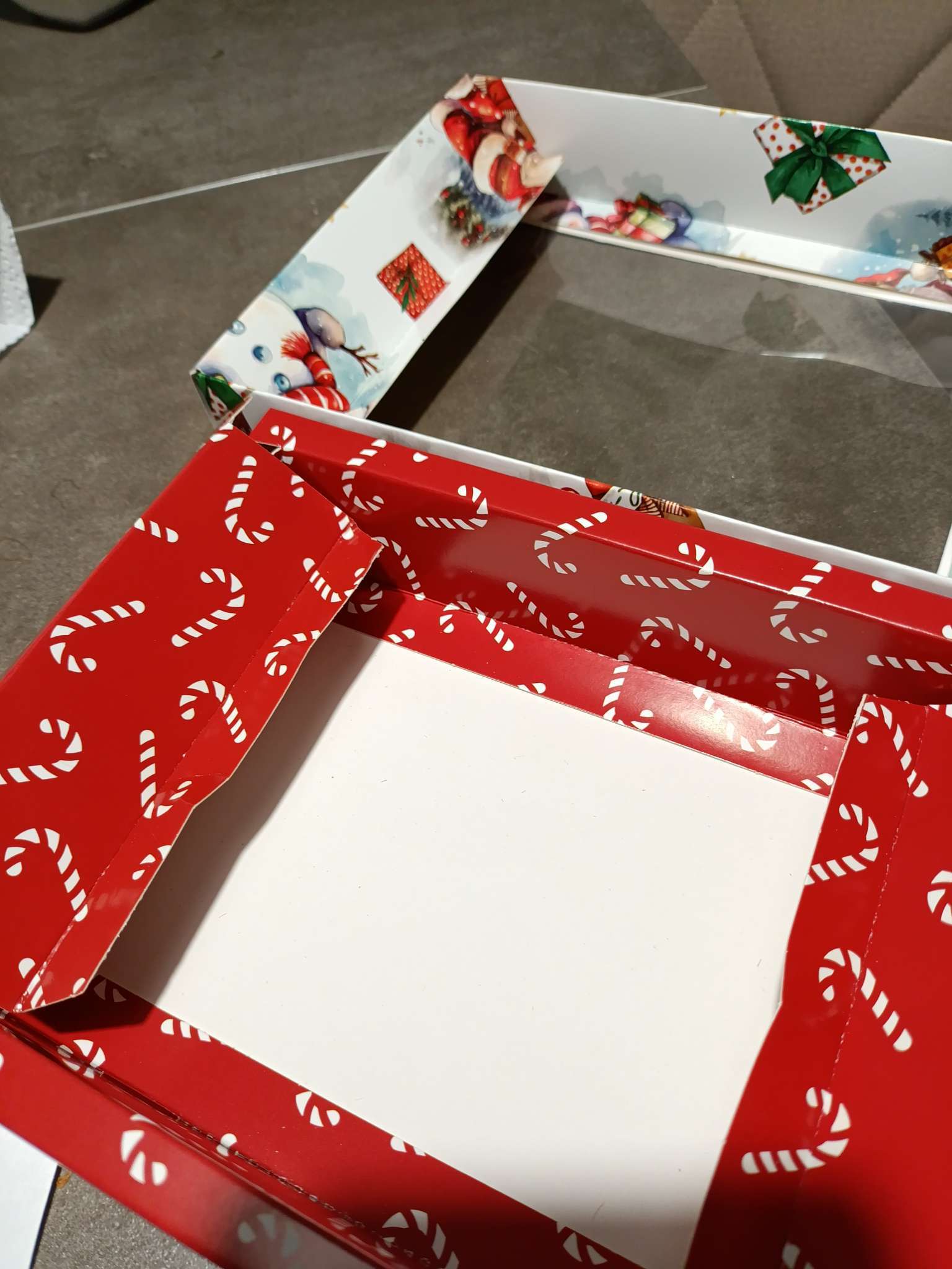 Фотография покупателя товара Новогодняя коробка - упаковка для конфет 12 шт. «Новогодний пингвин», 19×14.5×3.5 см - Фото 33