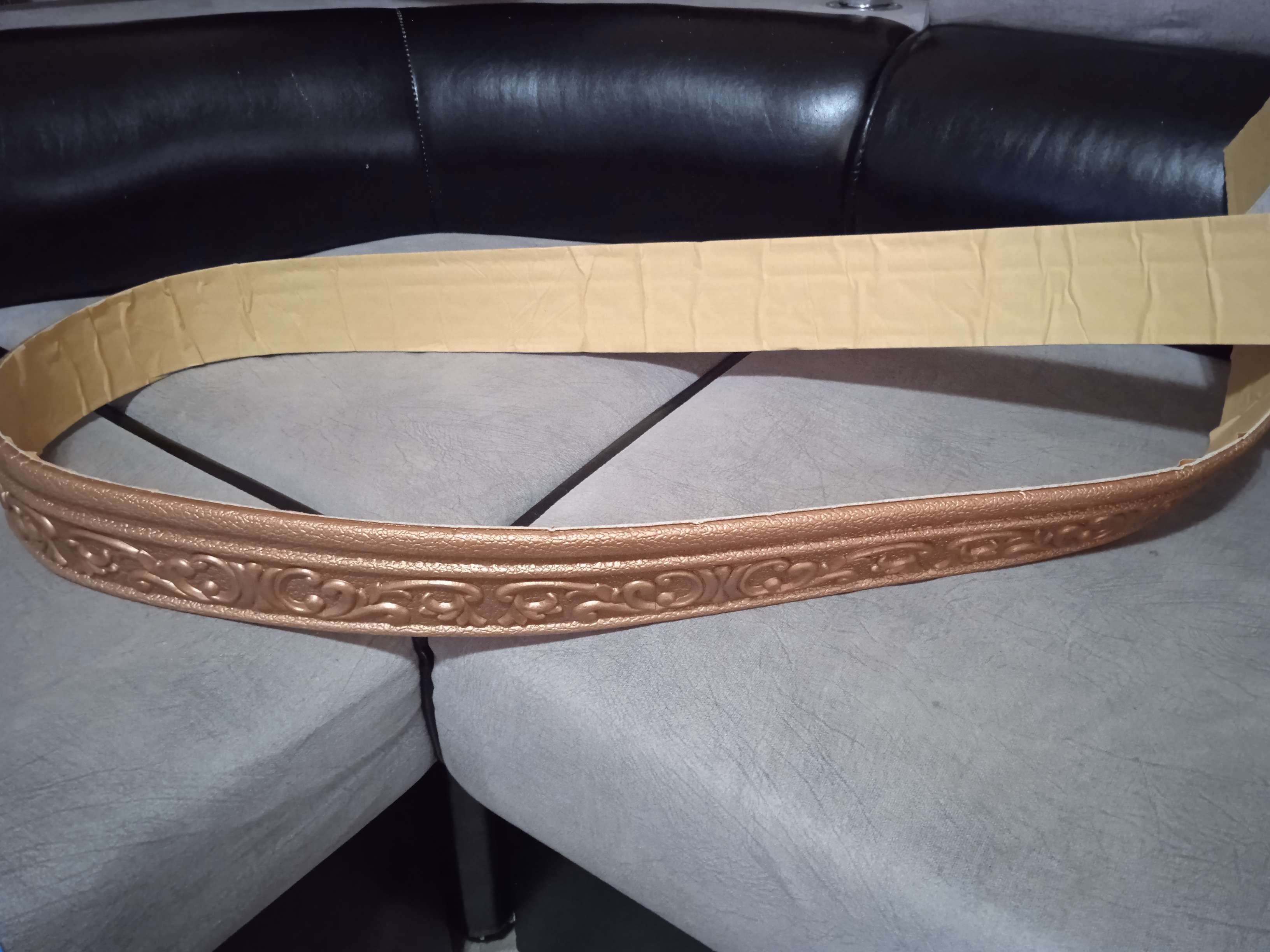 Фотография покупателя товара Самоклеящийся ПВХ плинтус 3D коричневый, вензель, 2,3м