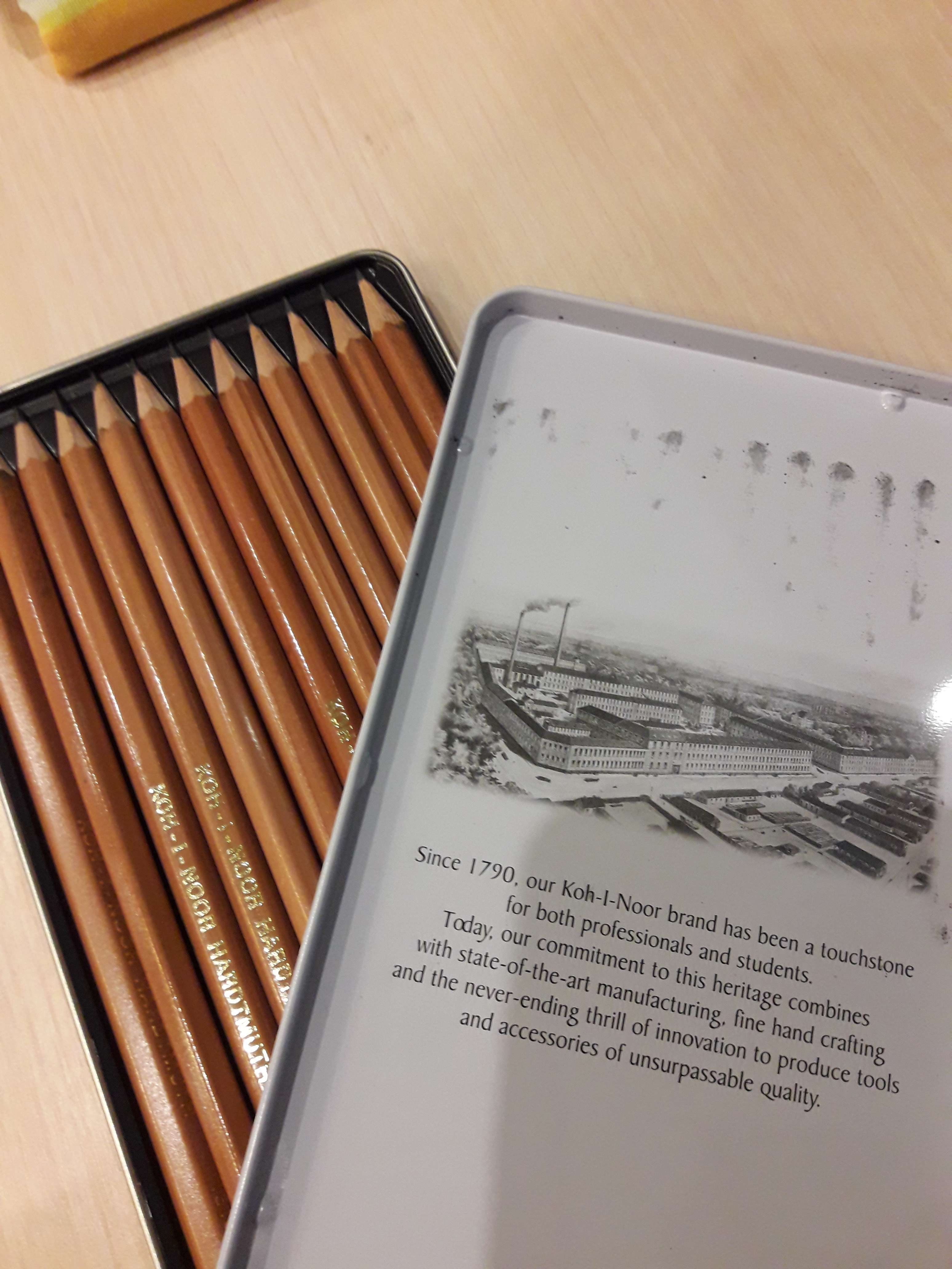 Фотография покупателя товара Набор карандашей чернографитных разной твердости 12 штук Koh-I-Noor 1512N ART, 8B-2H, в металлическом пенале - Фото 2