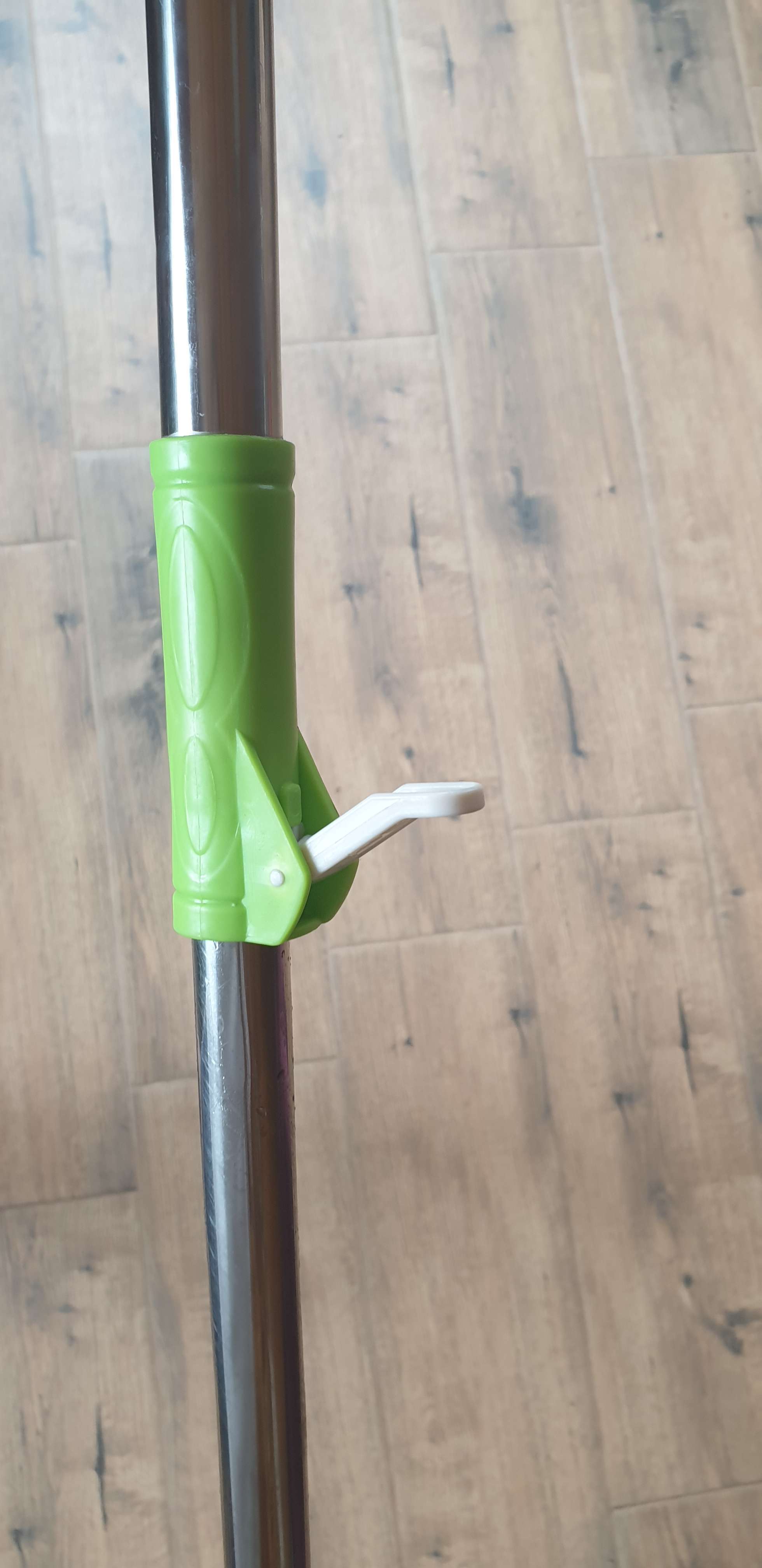 Фотография покупателя товара Швабра плоская Доляна, комплектующие к набору, телескопическая стальная ручка 80-115 см, насадка из микрофибры 87×16 см, цвет серый - Фото 2