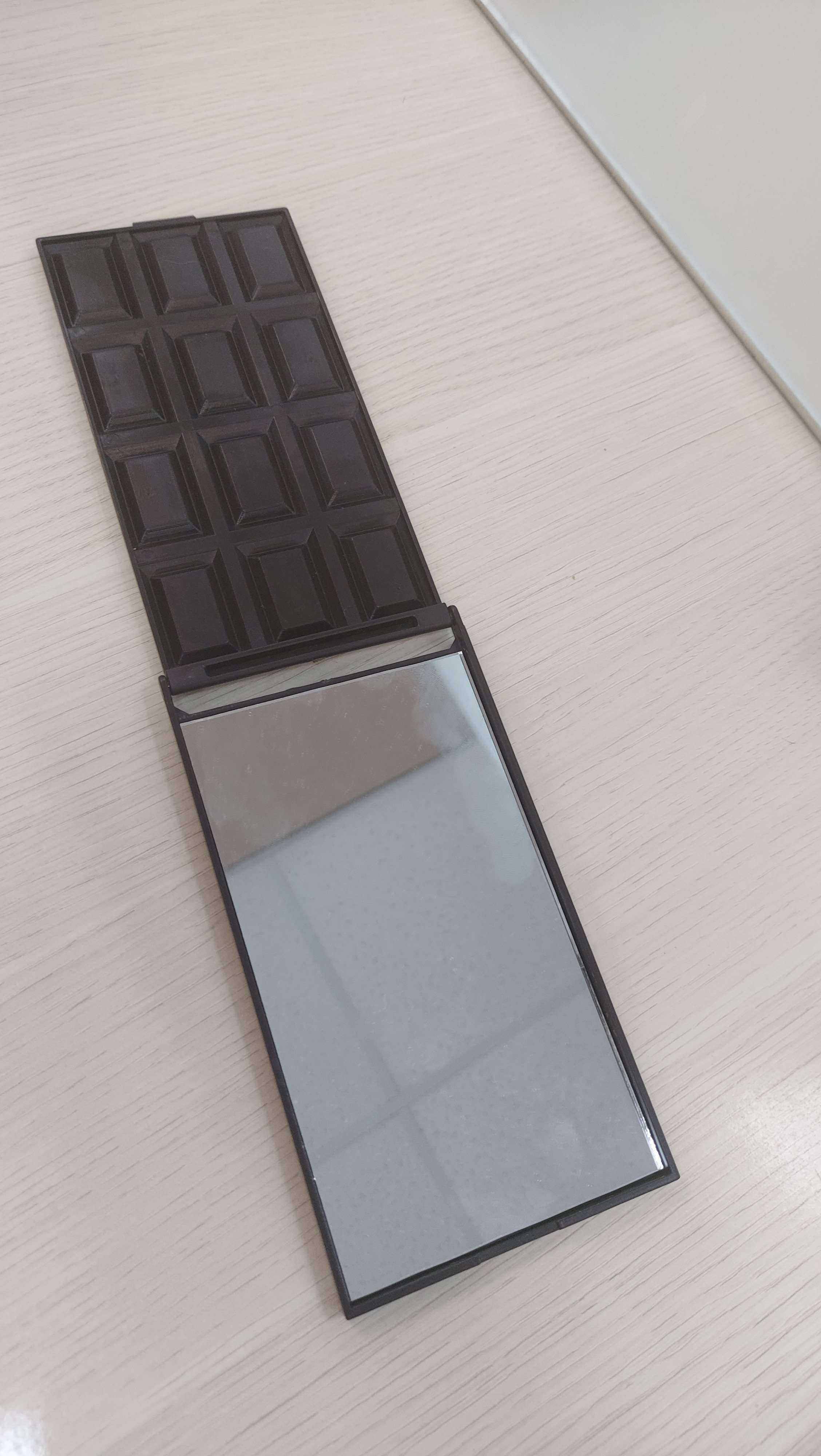 Фотография покупателя товара Зеркало складное «Шоколадное чудо», 16 × 8 см, цвет МИКС