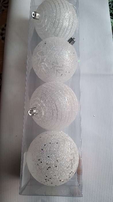 Фотография покупателя товара Набор шаров пластик d-8 см, 4 шт "Снежные снежинки и полосы" белый