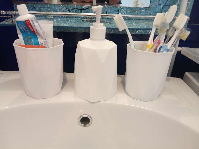 Фотография покупателя товара Стакан для зубных щёток «Призма», 9,5×9,5×11 см, цвет белый - Фото 1
