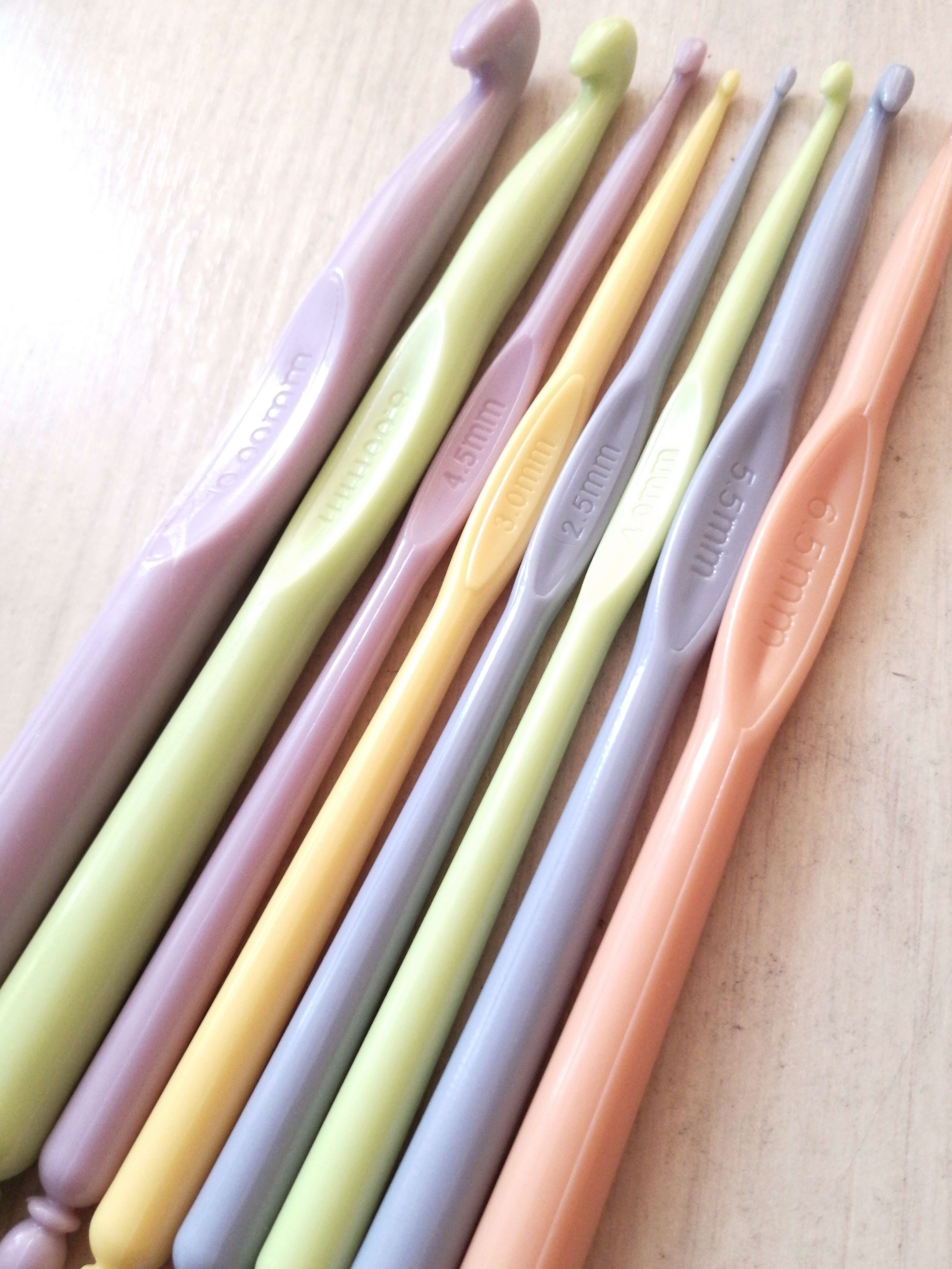 Фотография покупателя товара Набор крючков для вязания, d = 2,5-10 мм, 15 см, 9 шт, цвет разноцветный - Фото 2