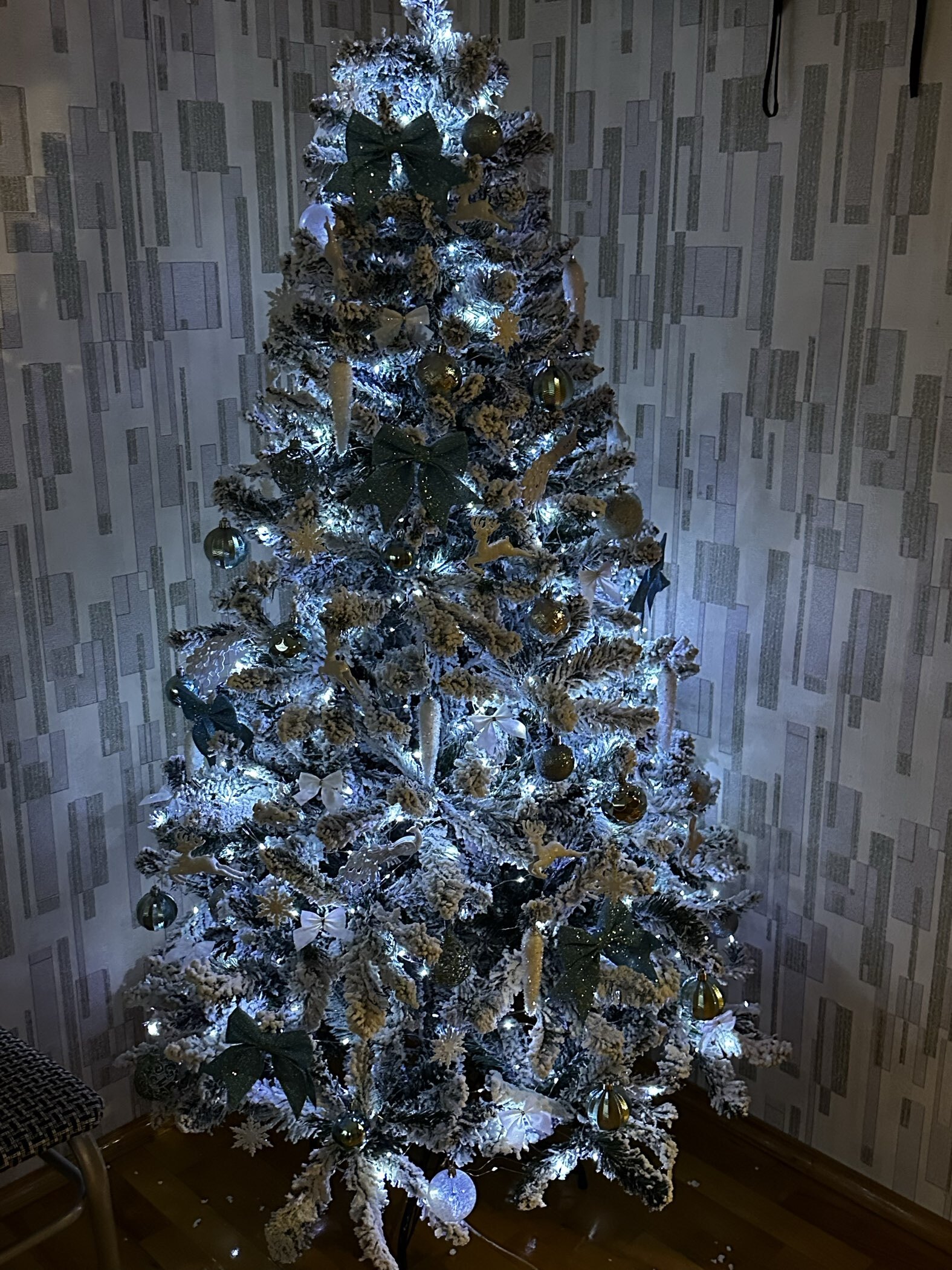 Фотография покупателя товара Ёлочные игрушки 12 шт. «Зимнее волшебство. Бантик» пластик, 5.5×5 см, белый - Фото 6