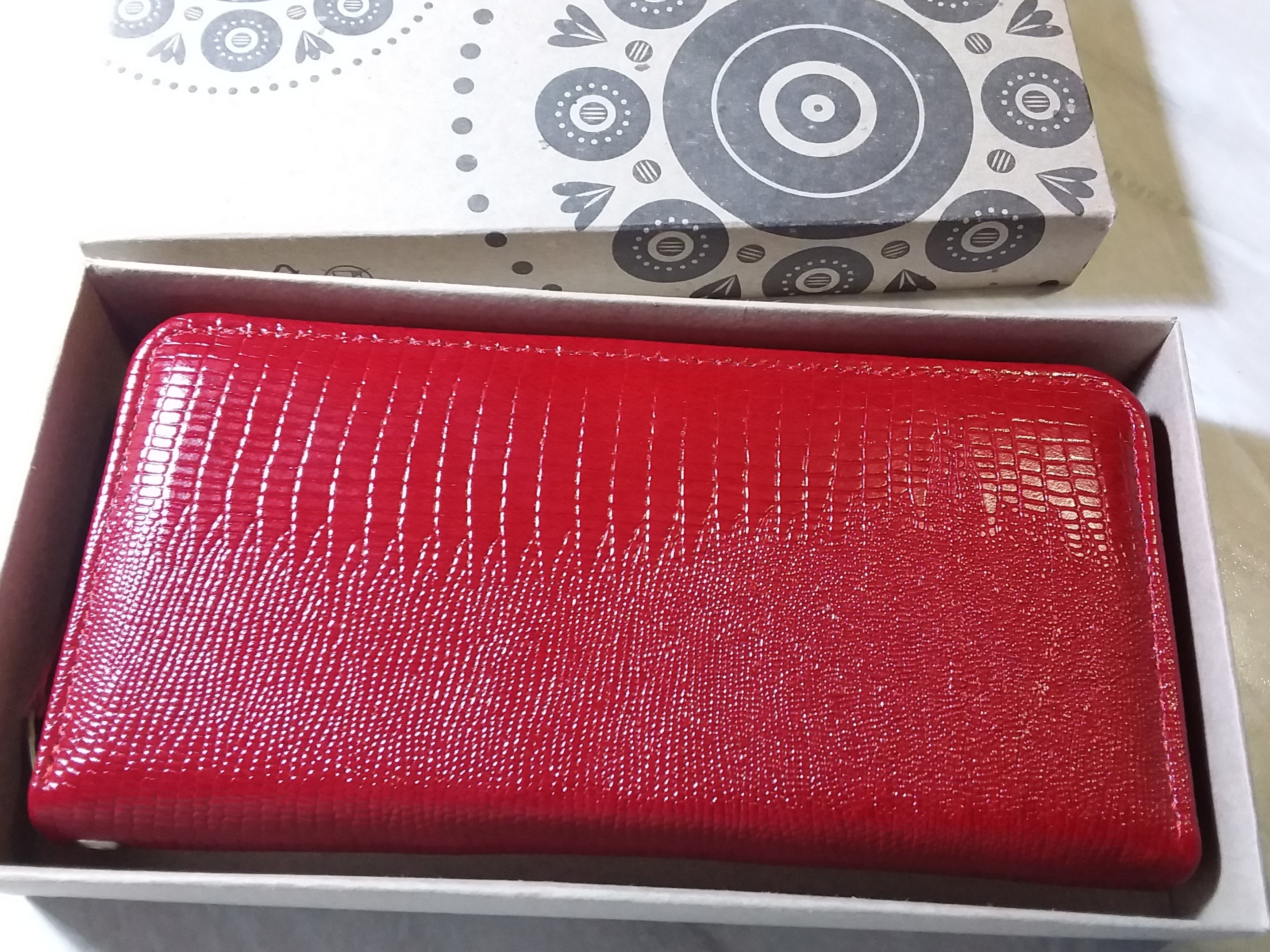 Фотография покупателя товара Кошелёк женский на молнии с ремешком, цвет красный - Фото 1