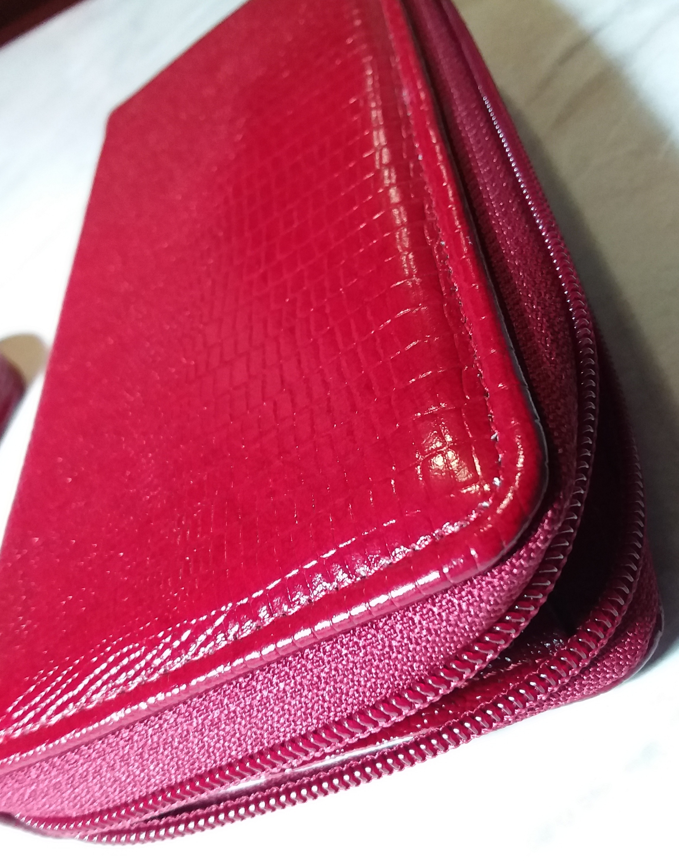 Фотография покупателя товара Кошелёк женский на молнии с ремешком, цвет красный - Фото 2