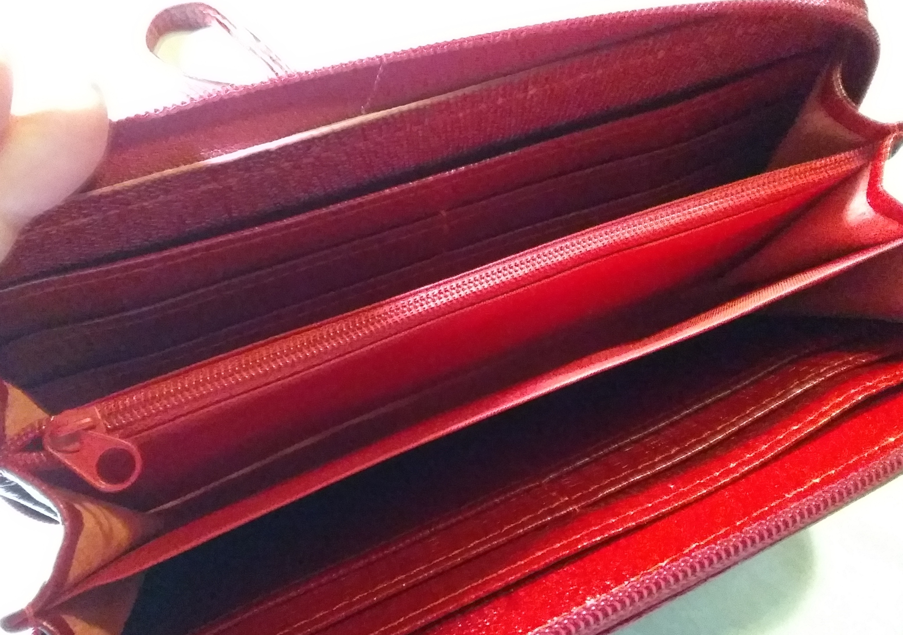 Фотография покупателя товара Кошелёк женский на молнии с ремешком, цвет красный - Фото 3