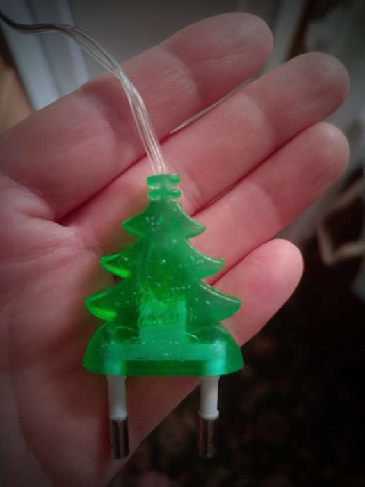 Фотография покупателя товара Гирлянда «Нить» 5 м с насадками «Сосульки тающие», IP20, прозрачная нить, 20 LED, свечение мульти (RG/RB), мигание, 220 В - Фото 1