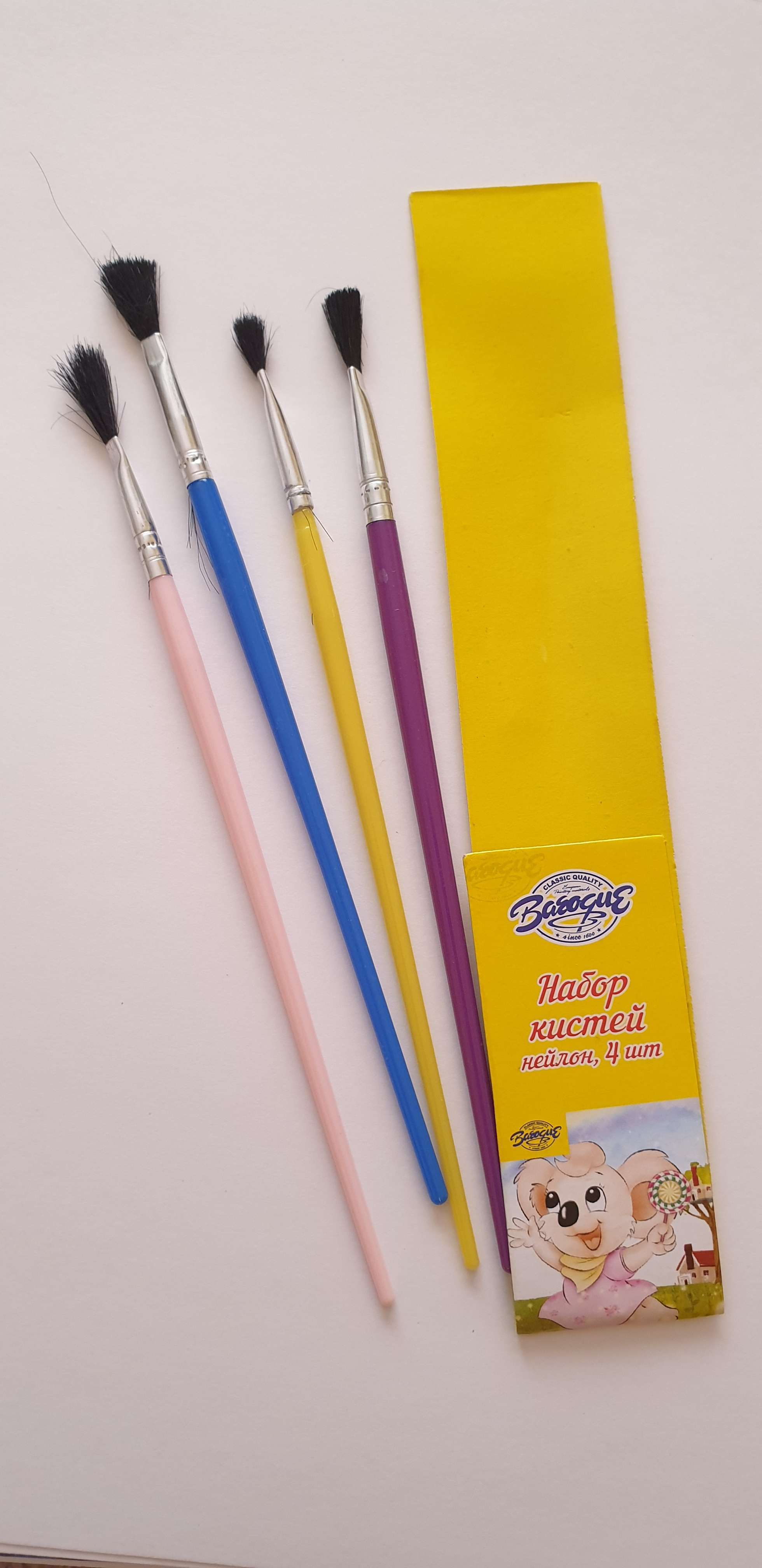 Фотография покупателя товара Набор кистей нейлон, 4 штуки, плоские, с пластиковыми, цветными ручками