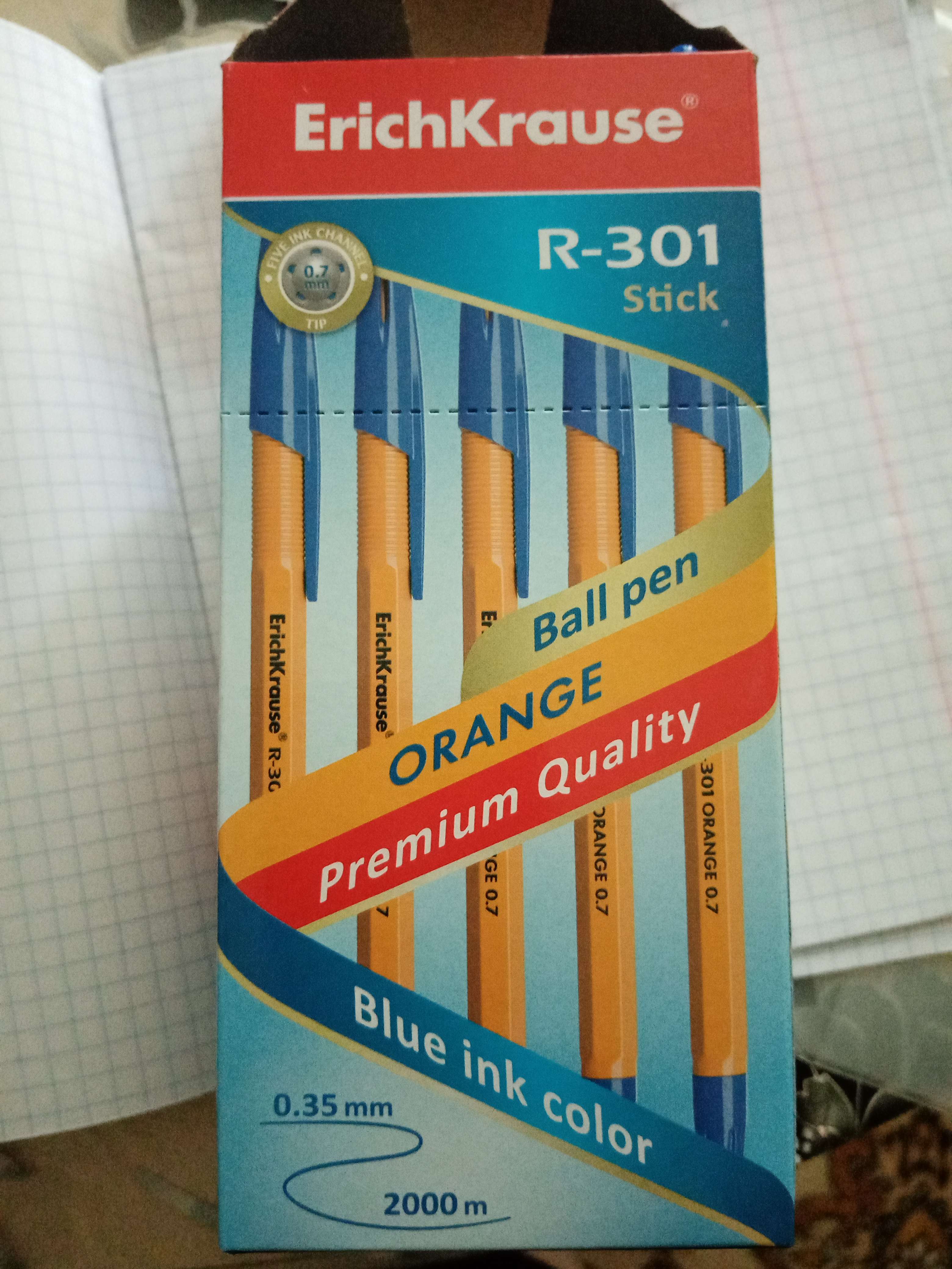 Фотография покупателя товара Ручка шариковая ErichKrause R-301 Orange Stick, узел 0.7 мм, чернила синие, длина линии письма 2000 метров, штрихкод на ручке