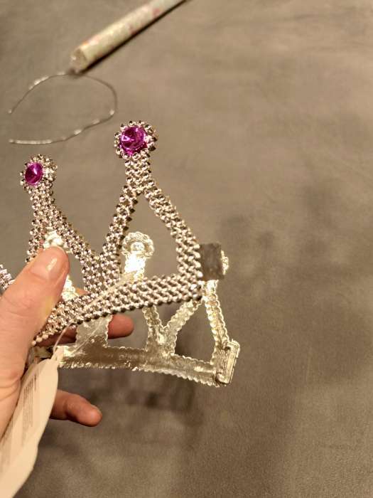 Фотография покупателя товара Корона на голову для девочки «Принцессы», на веревочке, наконечник в камушек - Фото 7