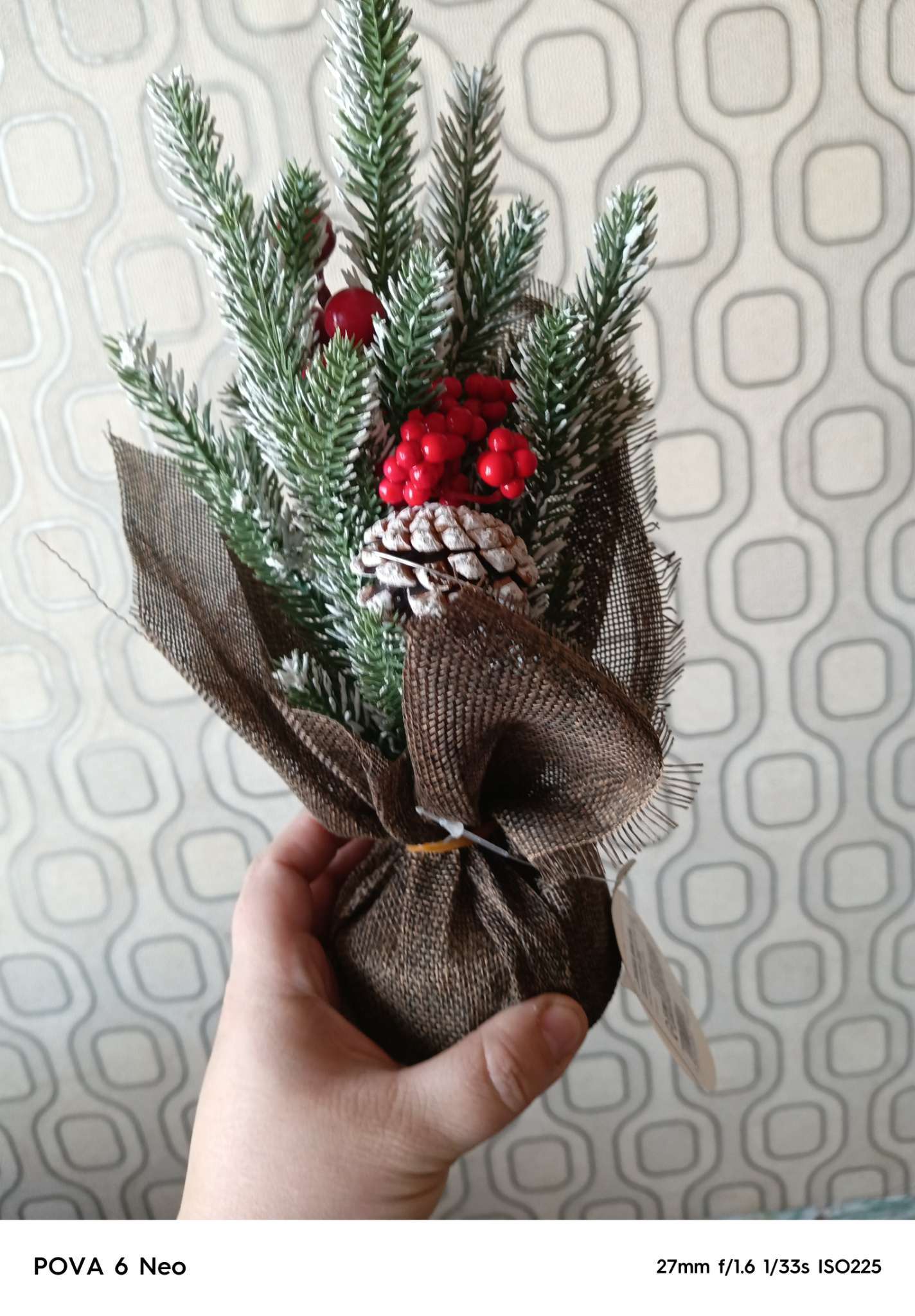 Фотография покупателя товара Светодиодная фигура «Ёлка с ягодами и шишками» 8.5×29×6.5 см, пластик, батарейки CR2032×2 (в комплекте), свечение тёплое белое - Фото 1