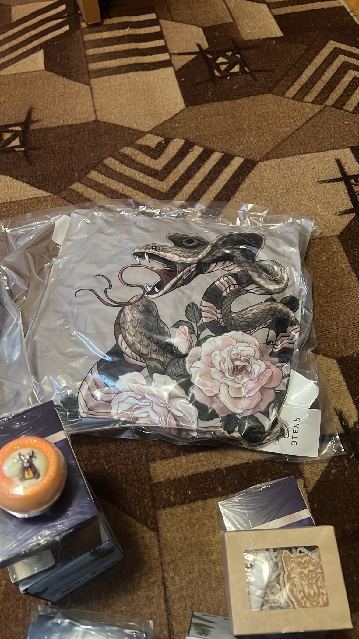 Фотография покупателя товара Подушка Этель "Snake and rose" Этель 40х40 см, 100% п/э, велюр - Фото 2