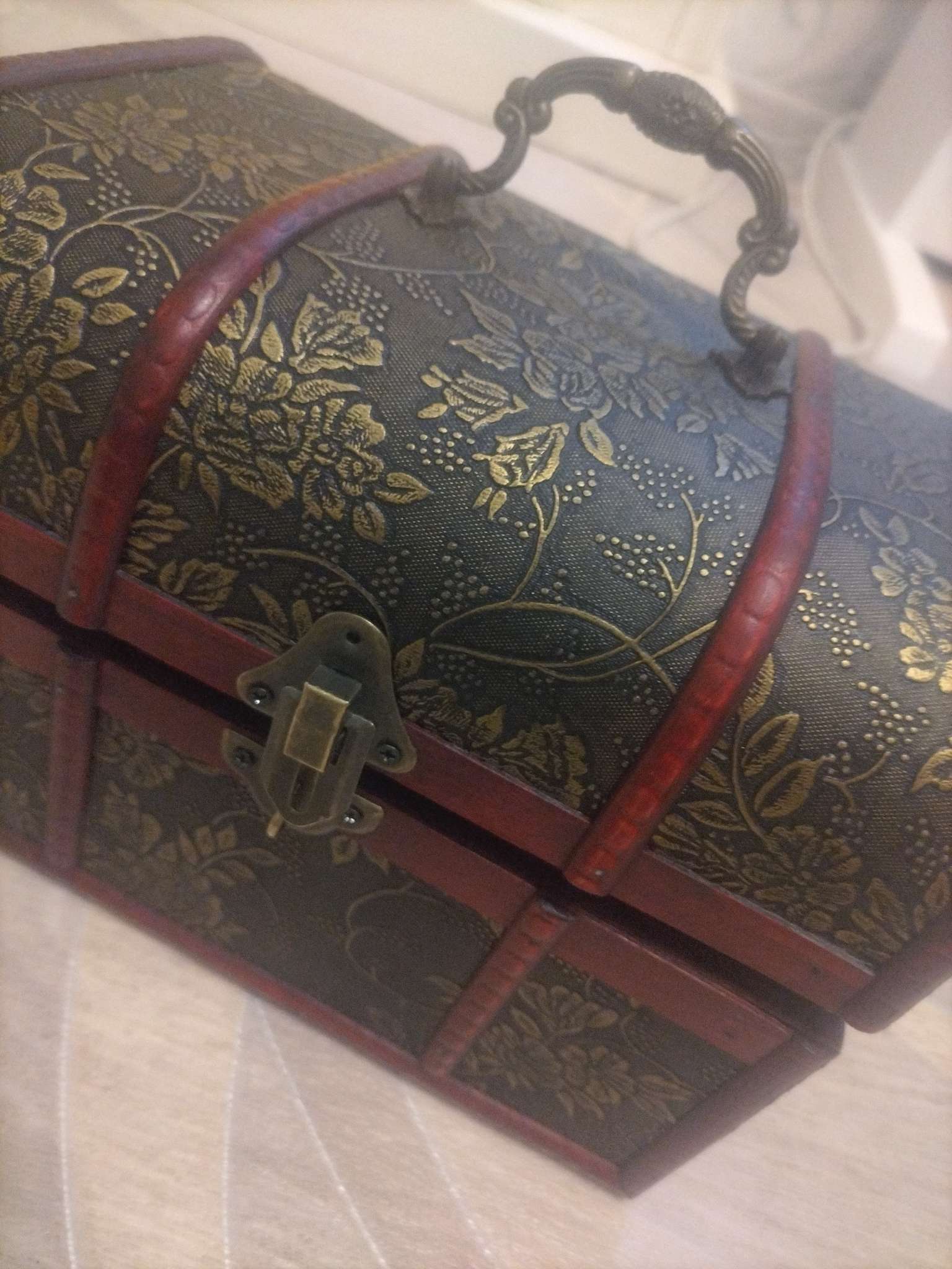 Фотография покупателя товара Шкатулка для украшений «Сундучок. Цветы и бамбук», дерево, состаренная, 15×22×15.5 см, МИКС - Фото 1