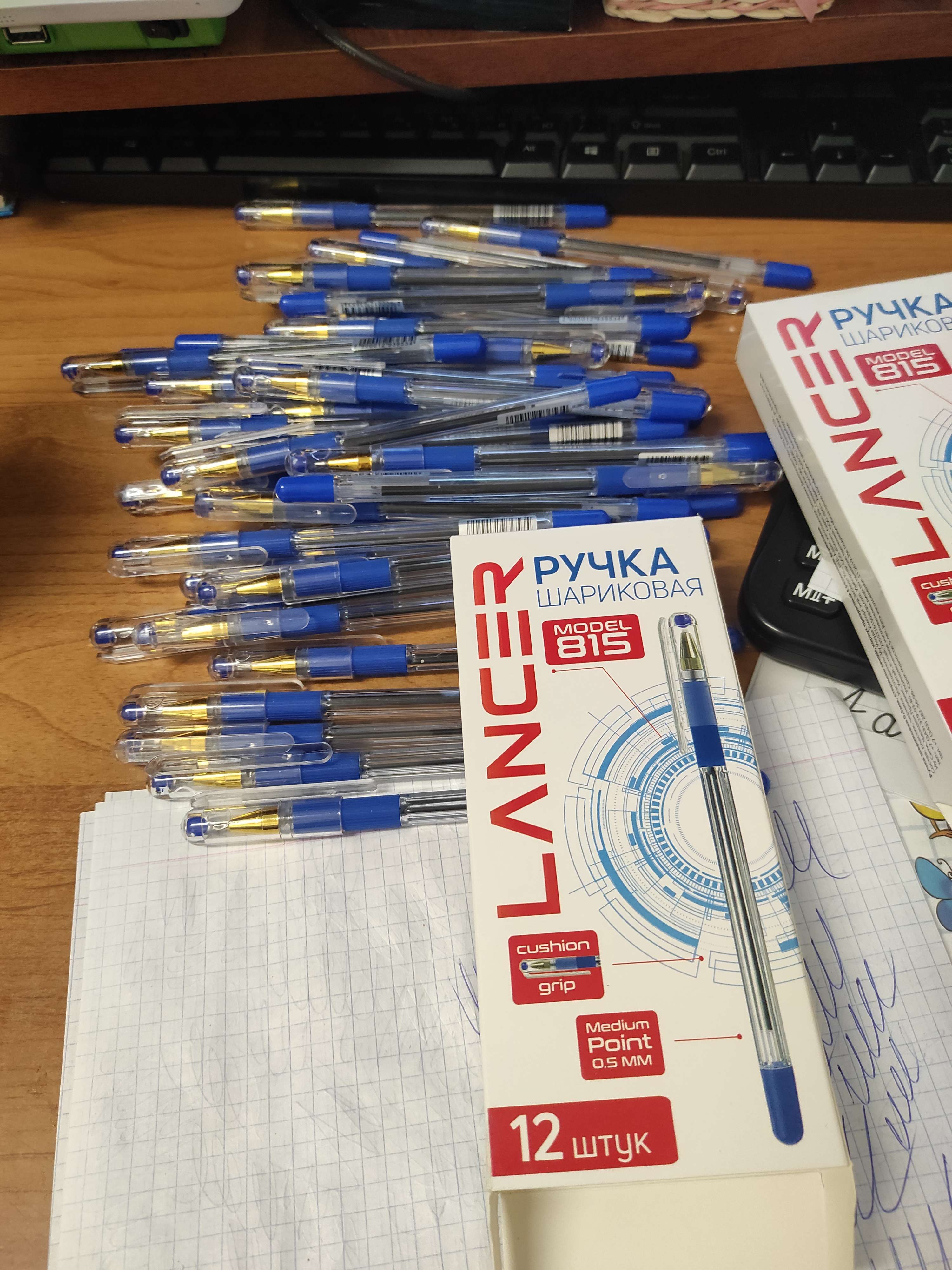 Фотография покупателя товара Ручка шариковая 0.5 мм, стержень синий, корпус прозрачный с резиновым держателем - Фото 41