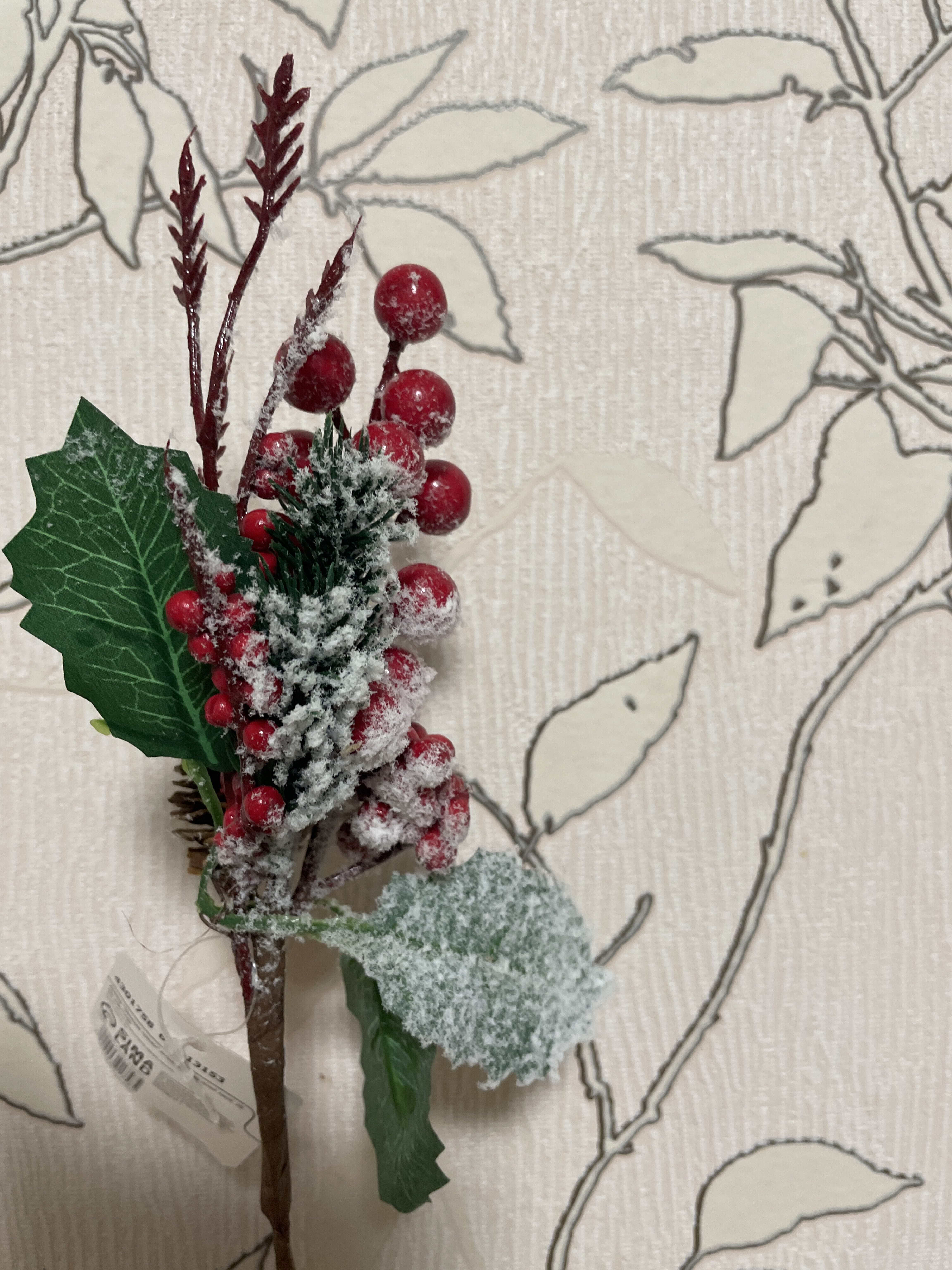 Фотография покупателя товара Еловая ветка декоративная «Зимнее волшебство. Грёзы», ягоды, шишка, иней, хвоя, 26 см - Фото 15