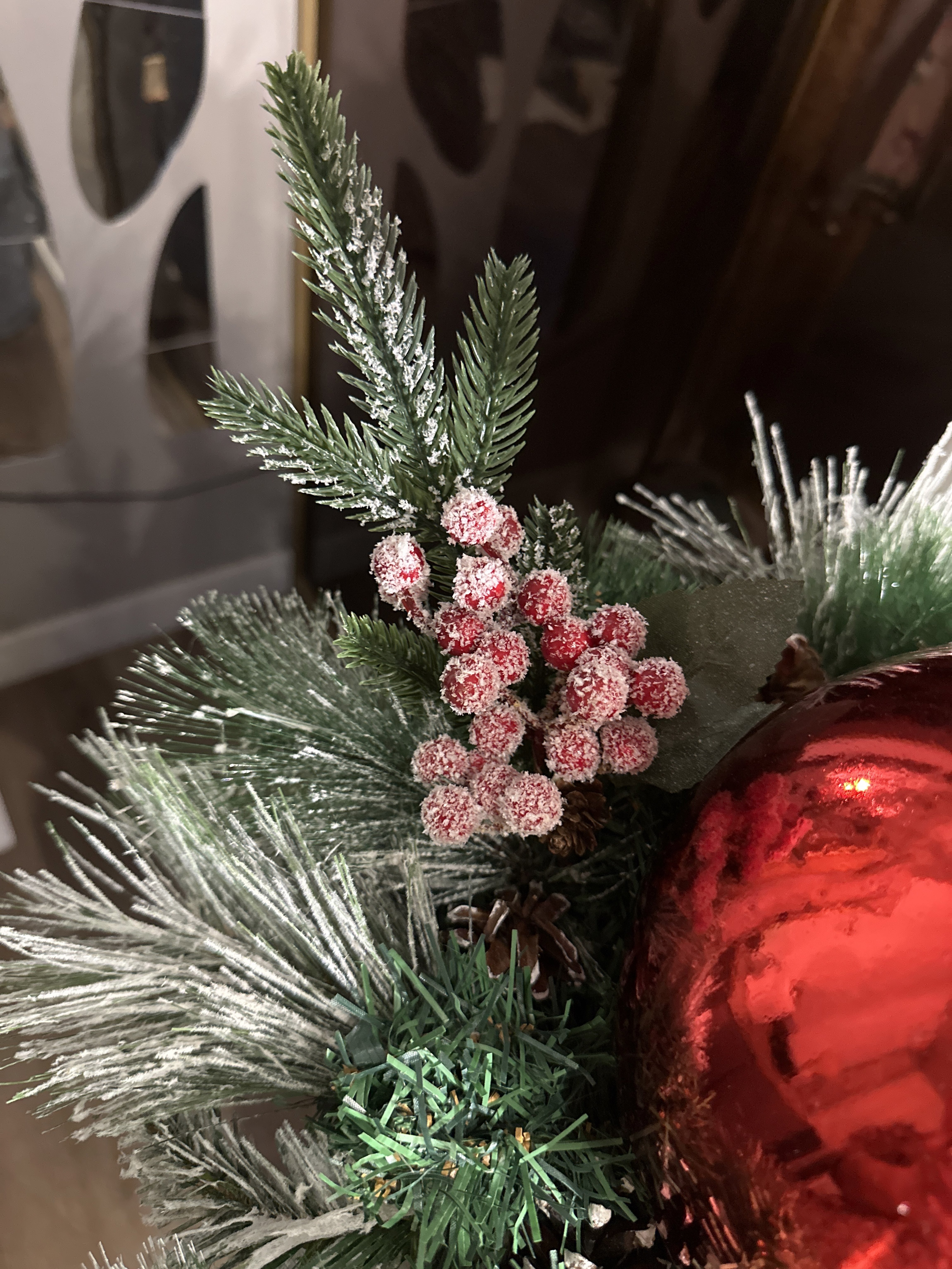 Фотография покупателя товара Еловая ветка декоративная «Зимнее волшебство. Грёзы», хвои, ягоды, шишка, 27 см - Фото 2