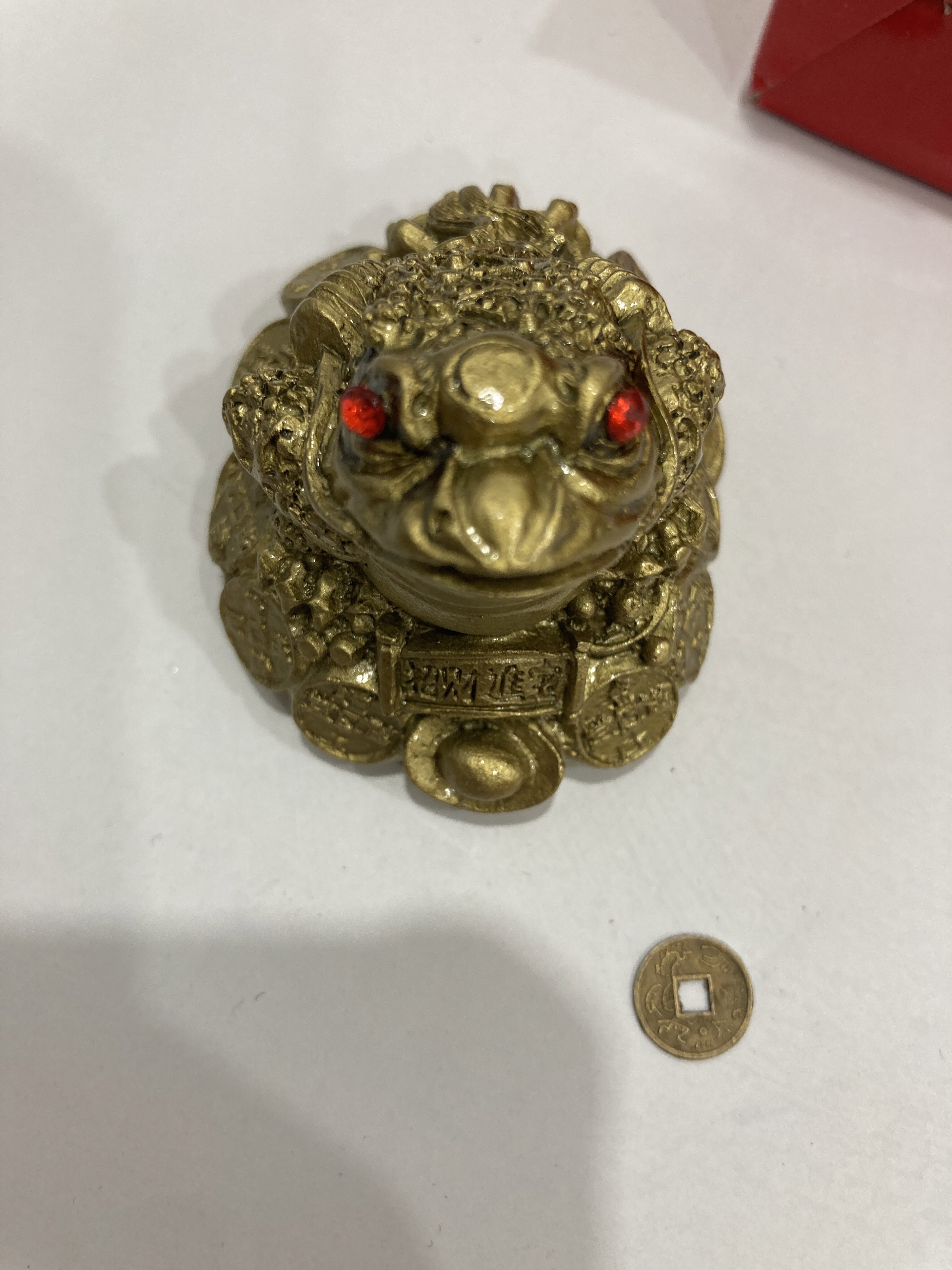 Фотография покупателя товара Нэцкэ фигурка полистоун под бронзу «Жаба с монетой», 4.5×4.5×4 см - Фото 1