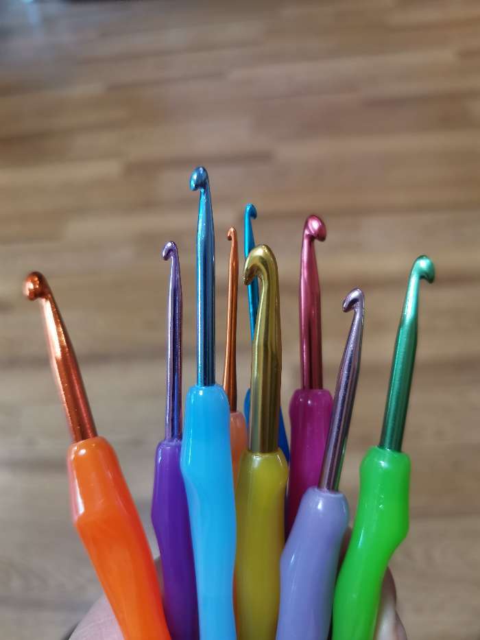 Фотография покупателя товара Набор крючков для вязания, d = 2-6 мм, 17 см, 9 шт, цвет разноцветный - Фото 3