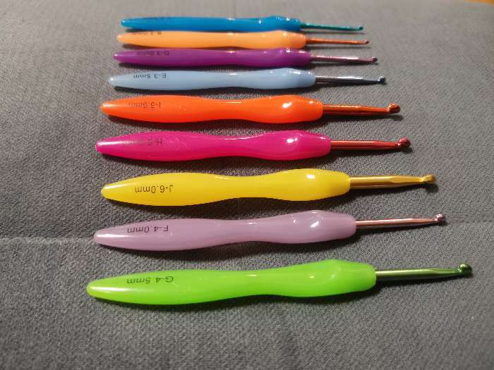 Фотография покупателя товара Набор крючков для вязания, d = 2-6 мм, 17 см, 9 шт, цвет разноцветный - Фото 2