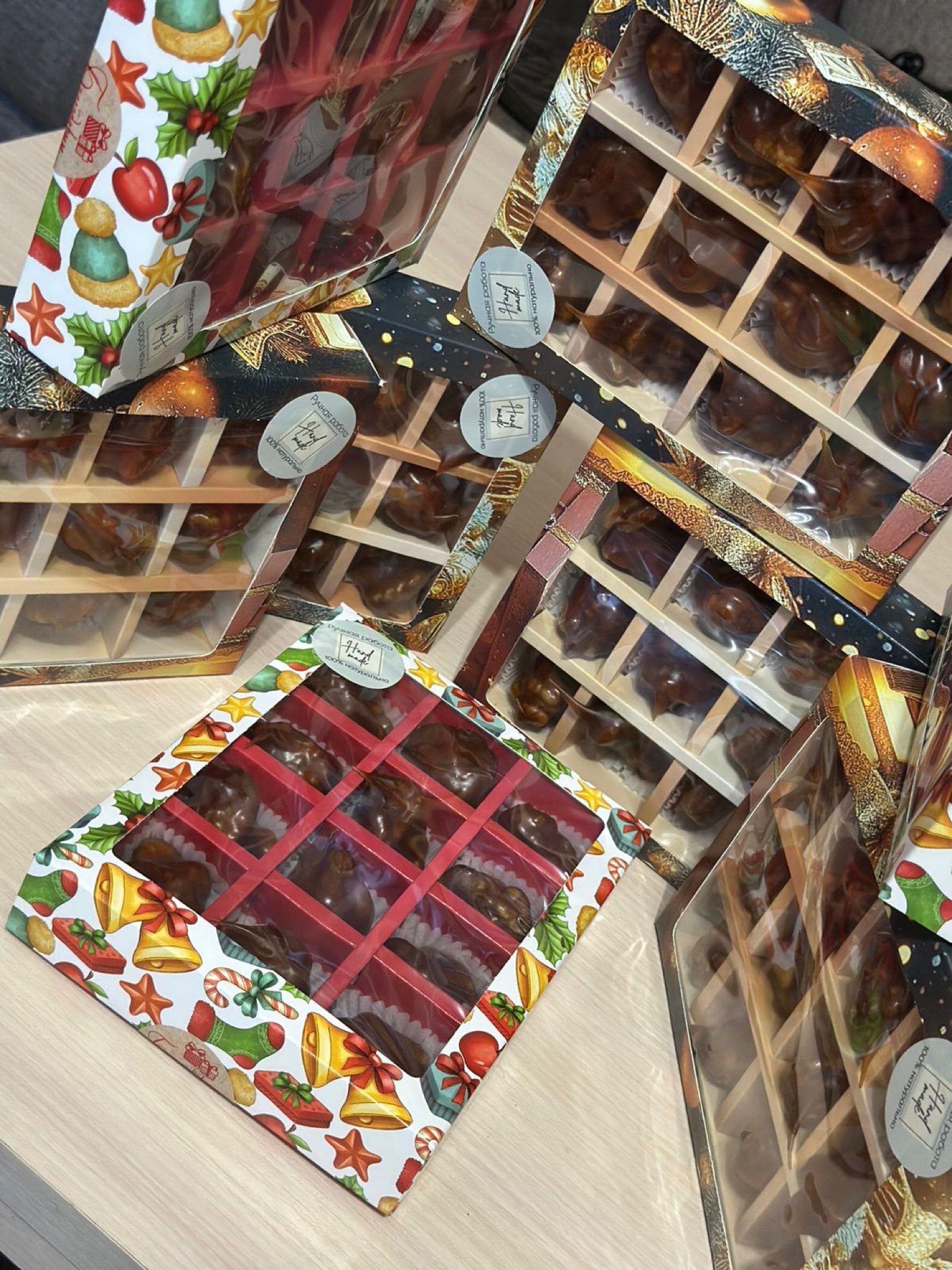 Фотография покупателя товара Новогодняя коробка - упаковка для конфет 12 шт. «Новогодний пингвин», 19×14.5×3.5 см - Фото 18