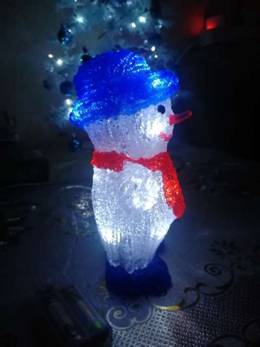 Фотография покупателя товара Светодиодная фигура «Приветливый снеговик» 13×20×8 см, акрил, 10 LED, батарейки ААх2 (не в комплекте), свечение белое - Фото 1