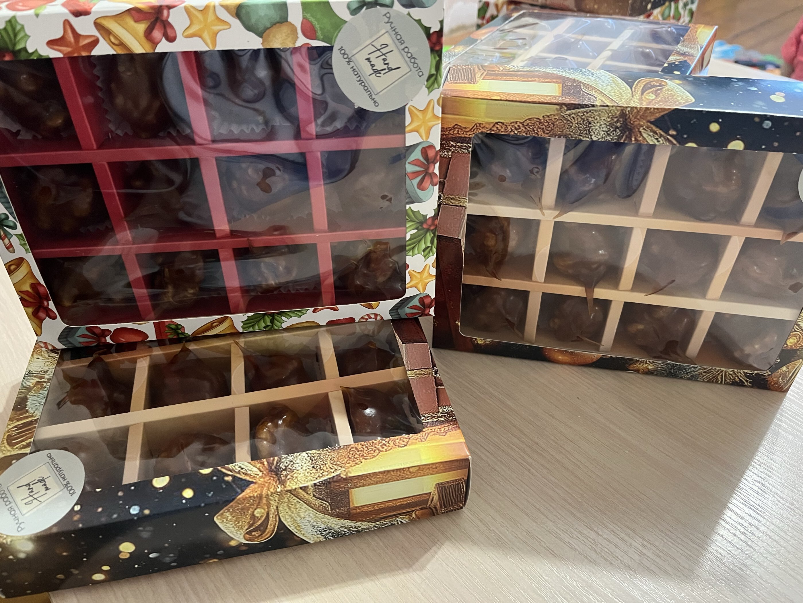 Фотография покупателя товара Новогодняя коробка - упаковка для конфет 12 шт. «Новогодний пингвин», 19×14.5×3.5 см - Фото 16