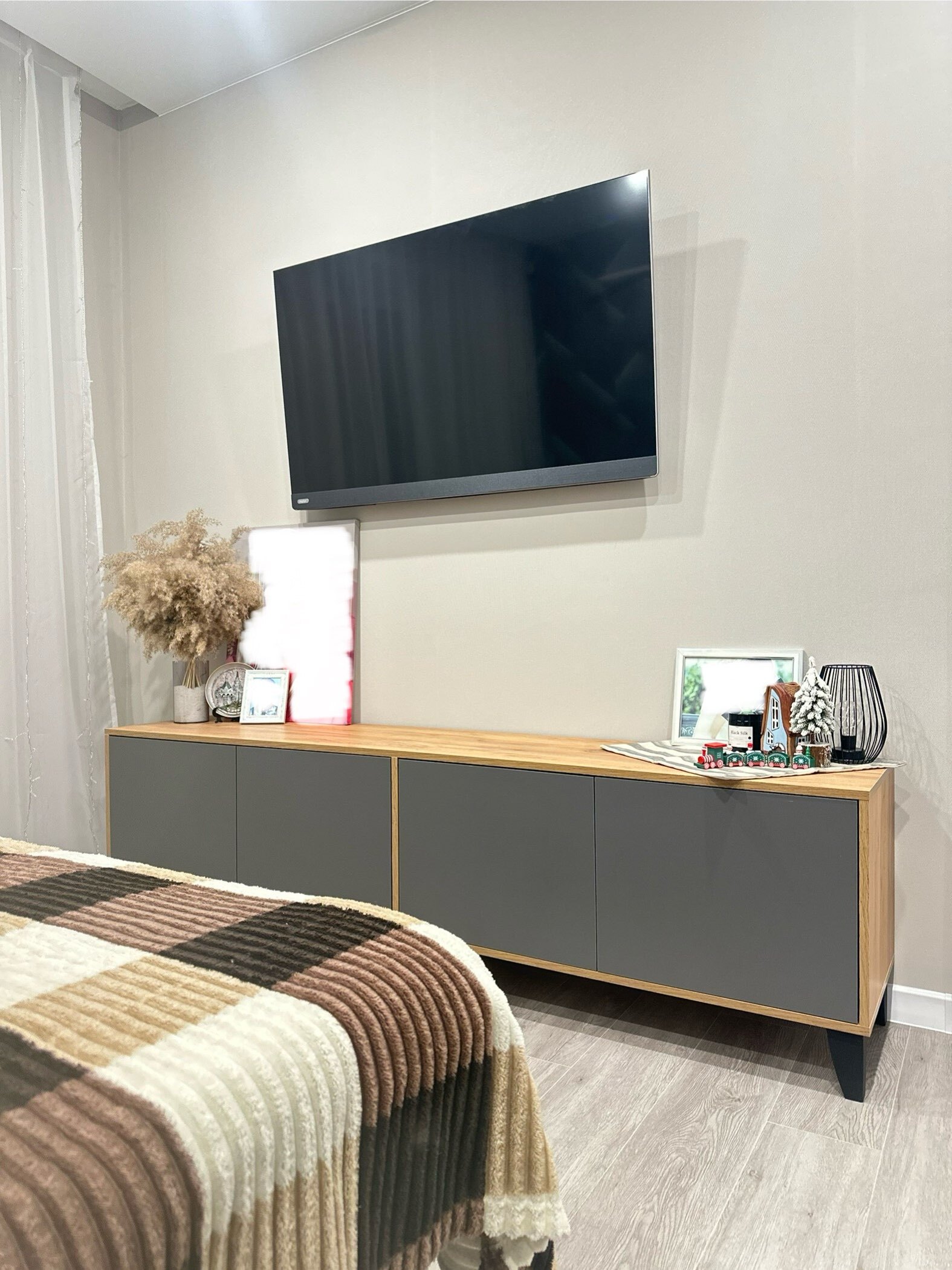 Фотография покупателя товара Тумба под ТВ «Парус – 11», на ножках, 2002×400×550 мм, цвет белый/дуб юкон - Фото 2