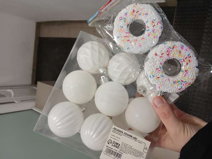 Фотография покупателя товара Ёлочные игрушки «Перл», шары новогодние, пластик, набор d=6 см, 9 шт., грани, белый - Фото 3