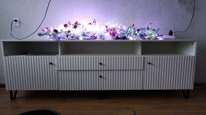 Фотография покупателя товара Тумба под ТВ «Оливия», 2000×426×668 мм, цвет белый / белый глянец - Фото 3