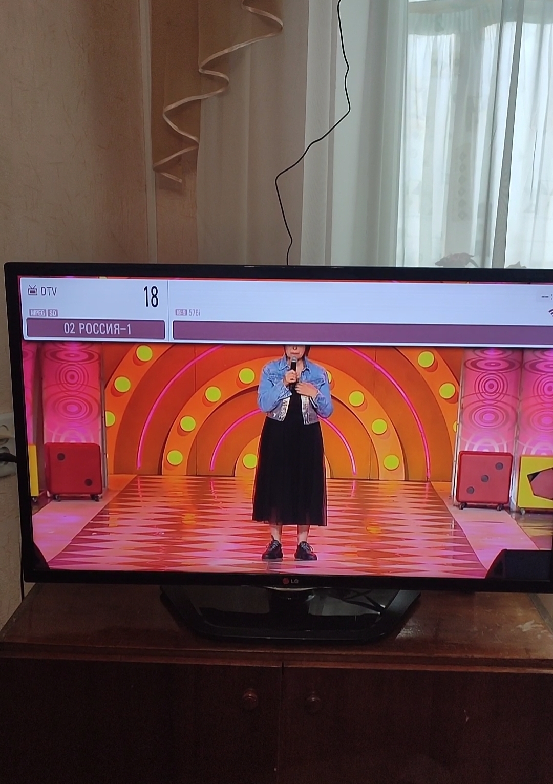 Фотография покупателя товара Антенна «РЭМО» BAS-5110-P BLACK, комнатная, пассивная, 3 дБи, DVB-T, DVB-T2, цифровая - Фото 3