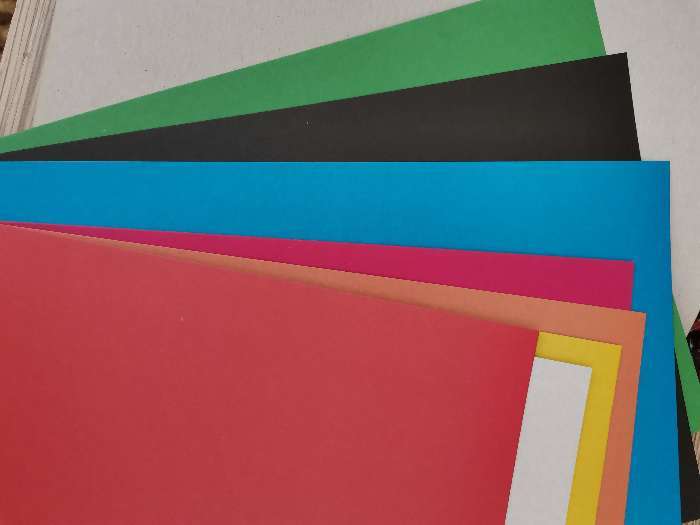 Фотография покупателя товара Картон цветной А4, 8 листов, 8 цветов "Графика", немелованный 220 г/м2, в папке