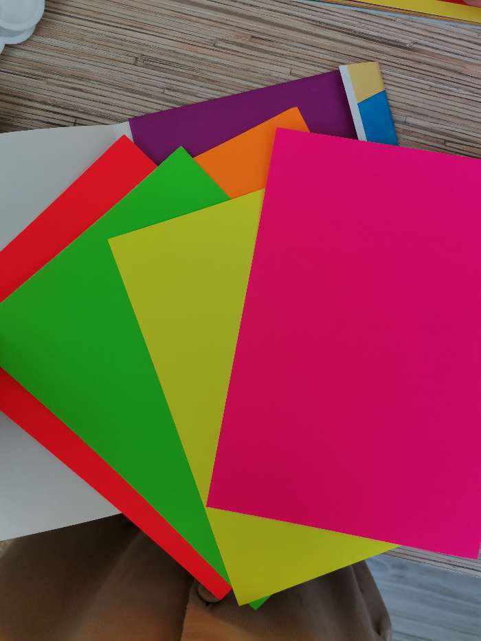 Фотография покупателя товара Бумага самоклеящаяся цветная А5 6 листов 6 цветов СМЕШАРИКИ