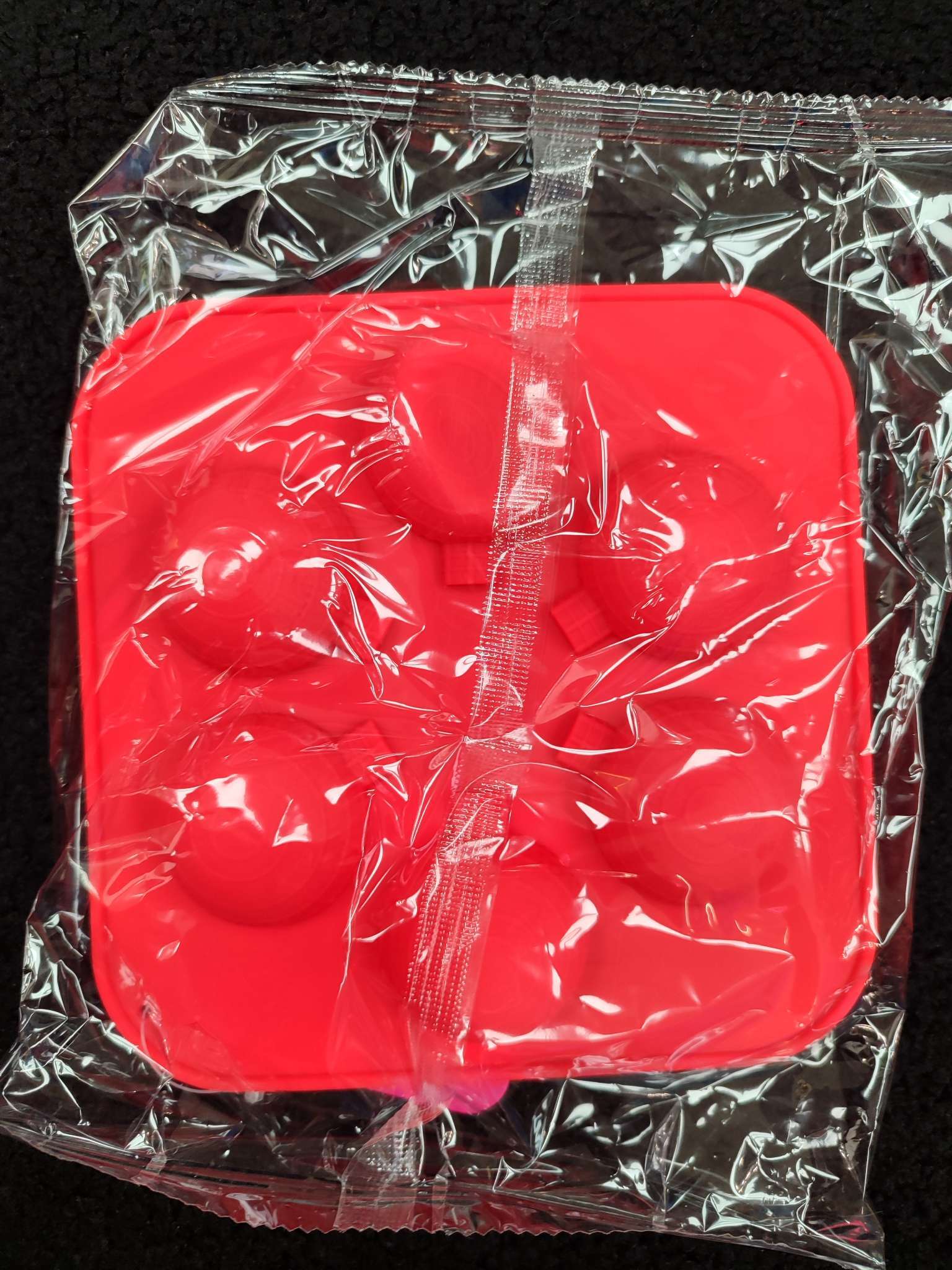 Фотография покупателя товара Форма для шоколада новогодняя Доляна «Шар», силикон, 15×15×2 см, 6 ячеек d=3.7 см, цвет красный - Фото 13