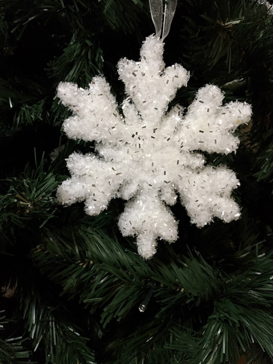 Фотография покупателя товара Ёлочная игрушка «Зимнее волшебство. Снежинка - снежный пух», 13 см, белый - Фото 1