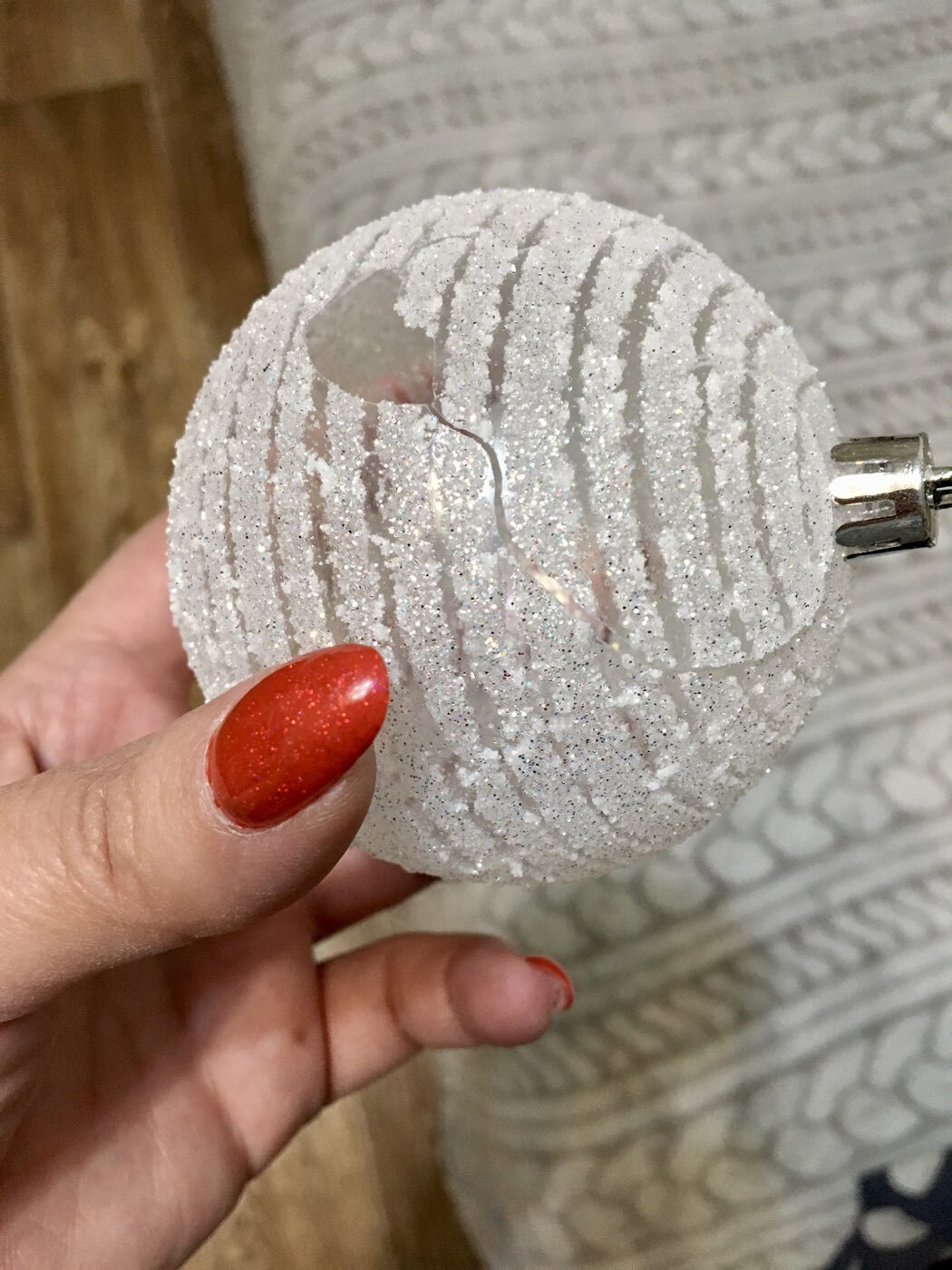 Фотография покупателя товара Ёлочные игрушки «Снежинки», шары новогодние, d=8 см, 4 шт., белый - Фото 5