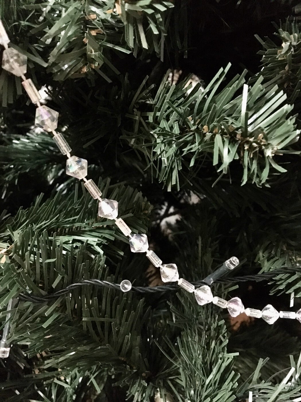 Фотография покупателя товара Бусы на ёлку «Льдинки», длина 2.7 м, d=10 мм, перламутровые - Фото 7