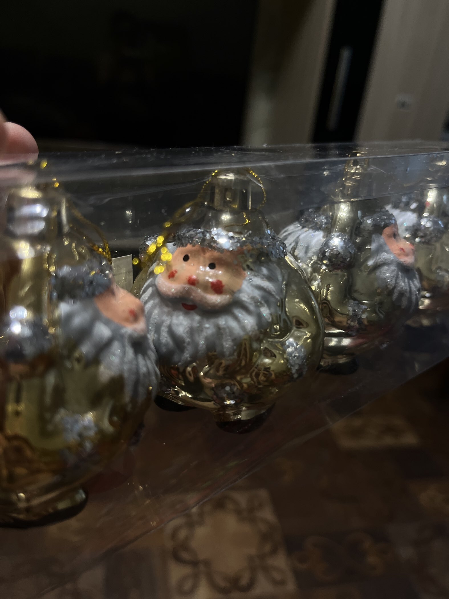 Фотография покупателя товара Ёлочные игрушки 4 шт. «Дед Мороз - толстячок», 6×6.5 см, золотистый - Фото 3