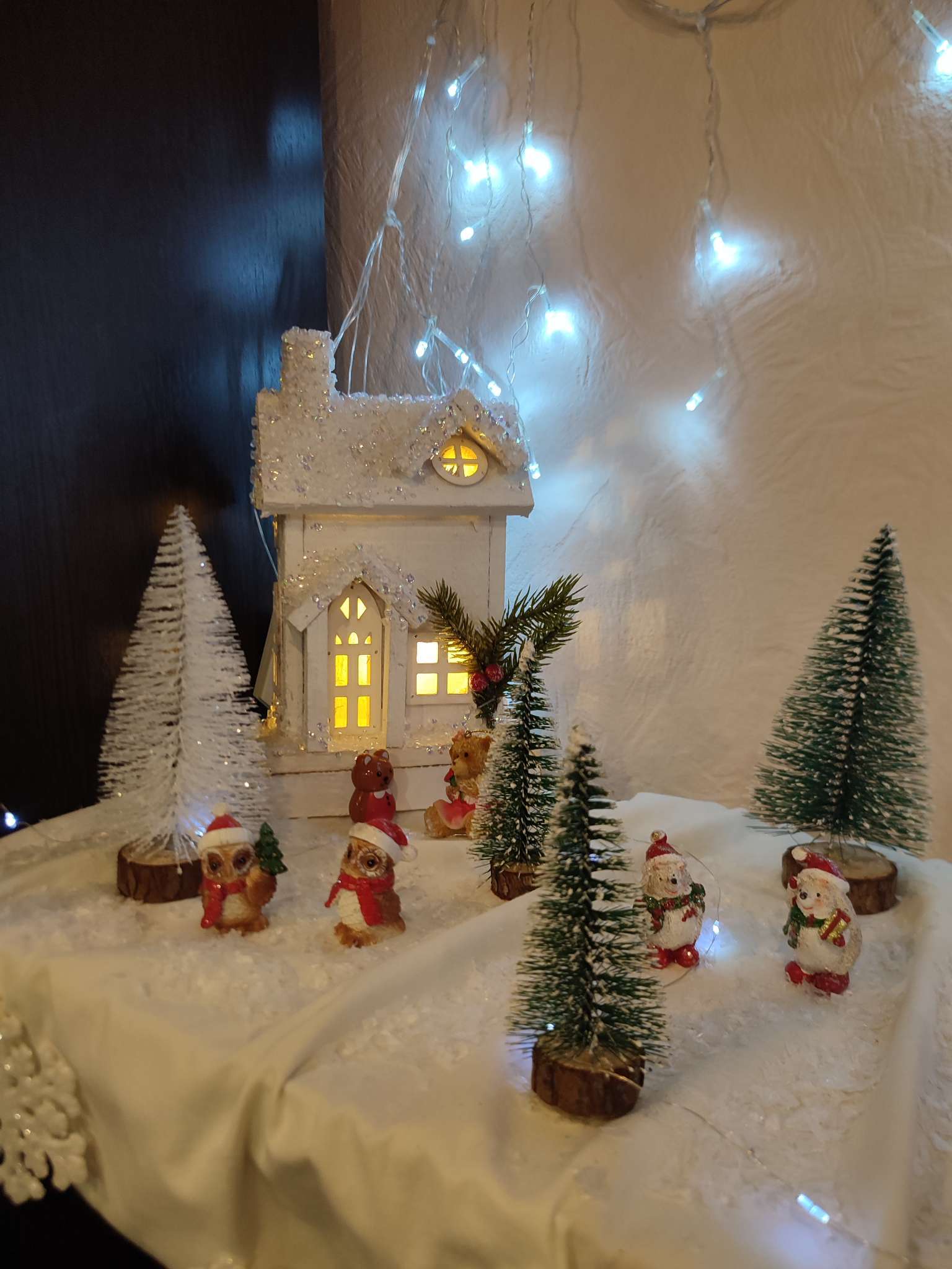 Фотография покупателя товара Фигура деревянная «Изба белая», 30×15×34 см, 5 LED, батарейки AAx2 (не в комплекте), свечение теплое белое - Фото 2