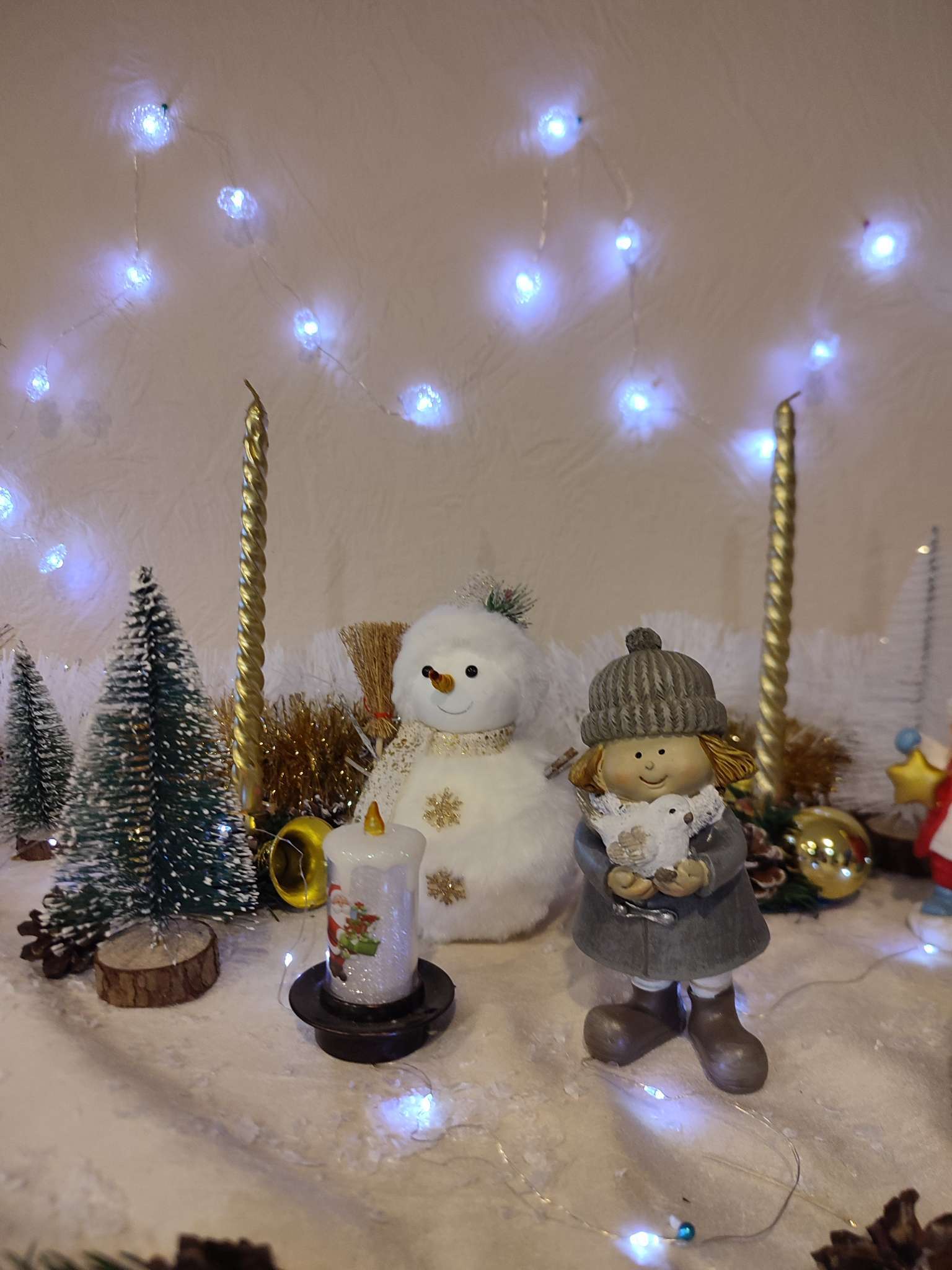 Фотография покупателя товара Фигурка текстиль «Снеговик меховой с веточкой на шапке», 9.5×9.5×16 см - Фото 2