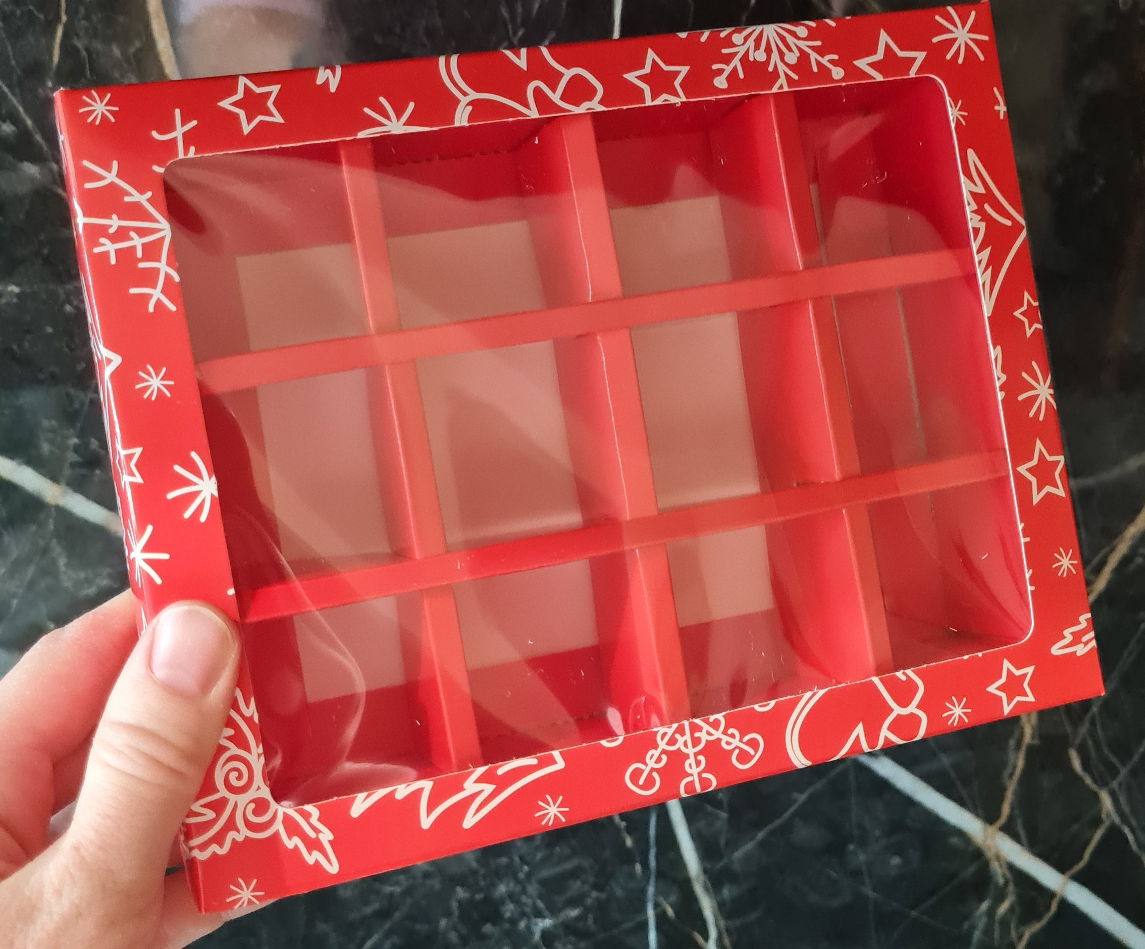 Фотография покупателя товара Новогодняя коробка - упаковка для конфет 12 шт. «Новогодний пингвин», 19×14.5×3.5 см - Фото 15