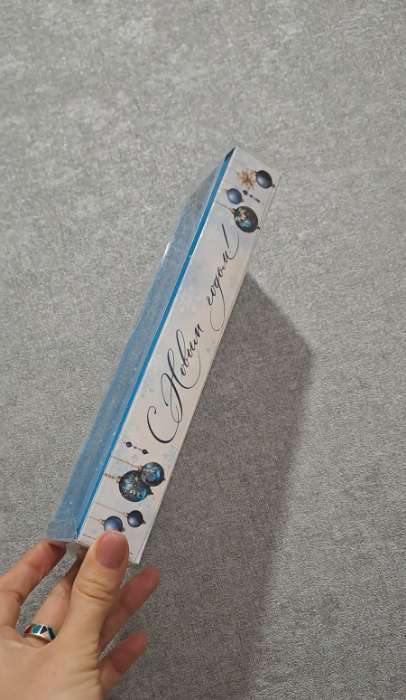 Фотография покупателя товара Коробка под 5 конфет новогодняя с ячейками «Золотые снежинки», 6×23×3 см - Фото 8