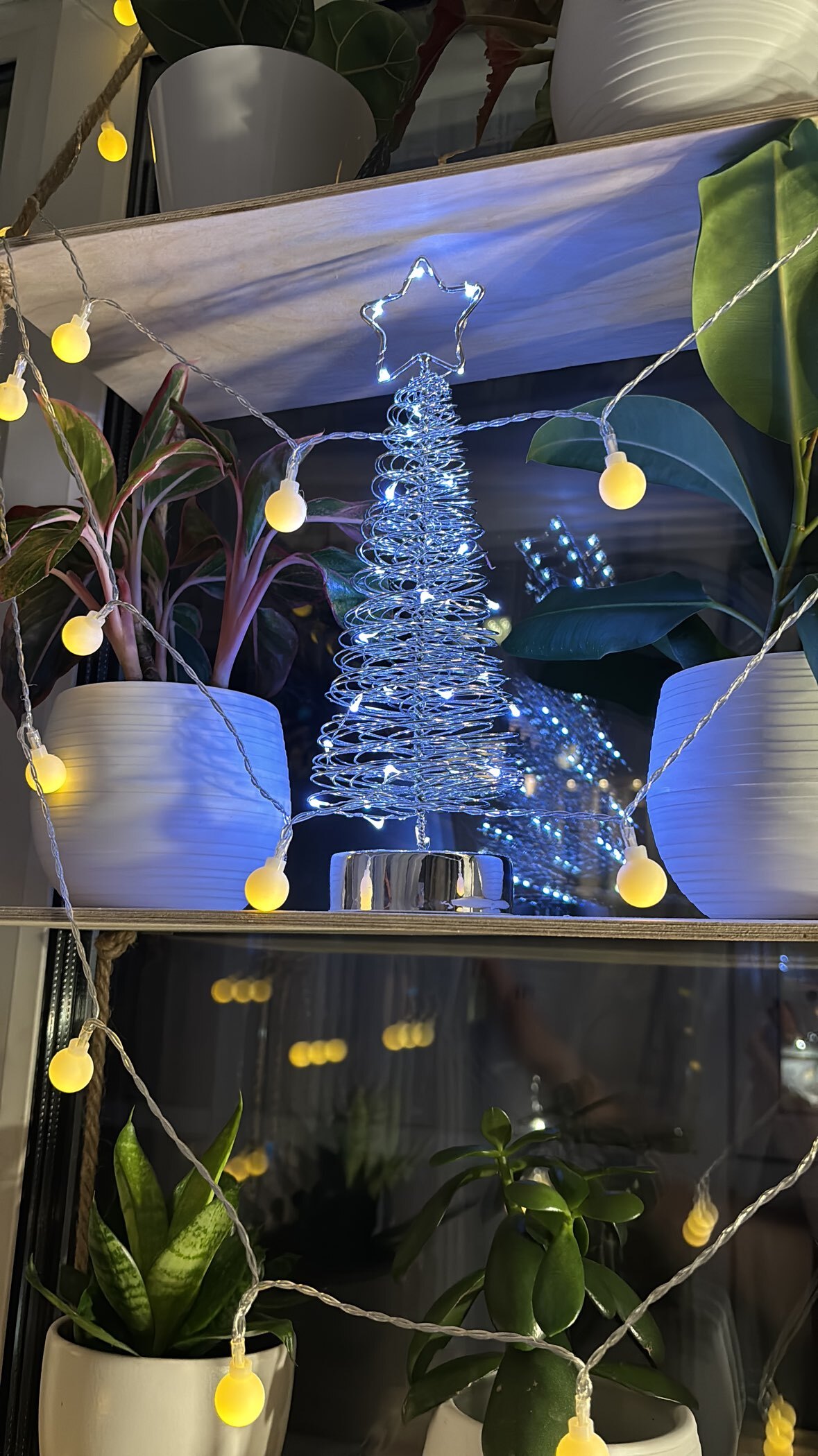 Фотография покупателя товара Светодиодная фигура «Ёлка плетёная» 8×30×8 см, металл, батарейки АААх3 (не в комплекте), свечение белое - Фото 1