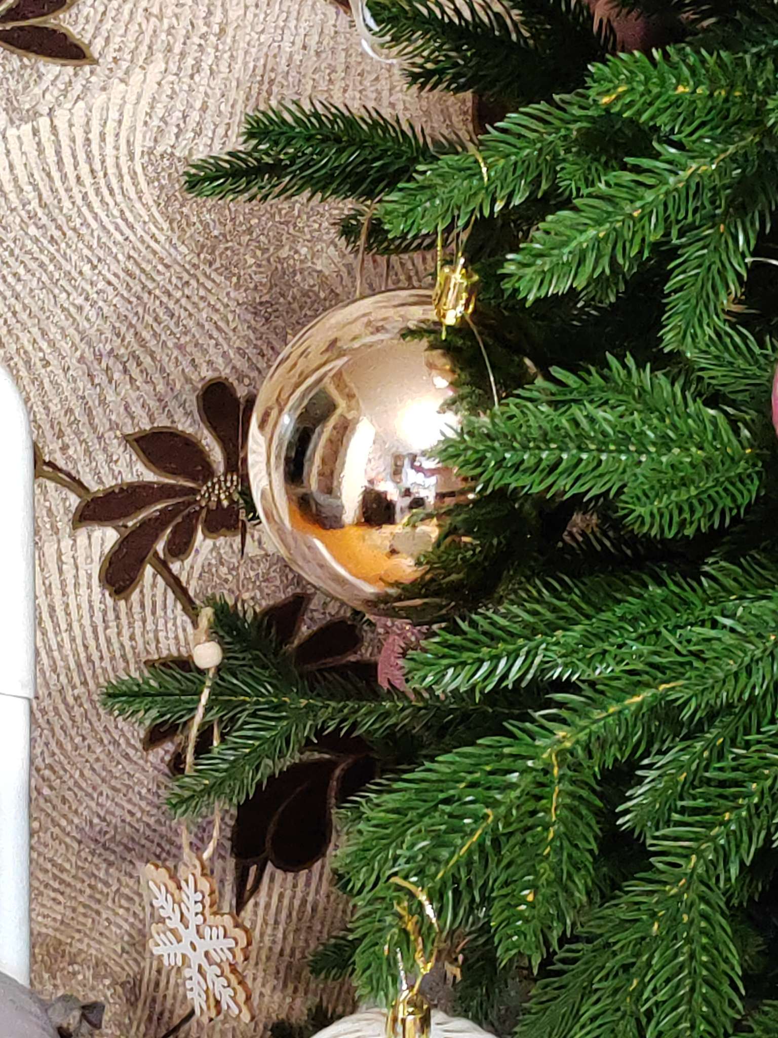 Фотография покупателя товара Ёлочные игрушки «Амаль», шары новогодние, d=10 см, набор 6 шт., золотистый - Фото 3