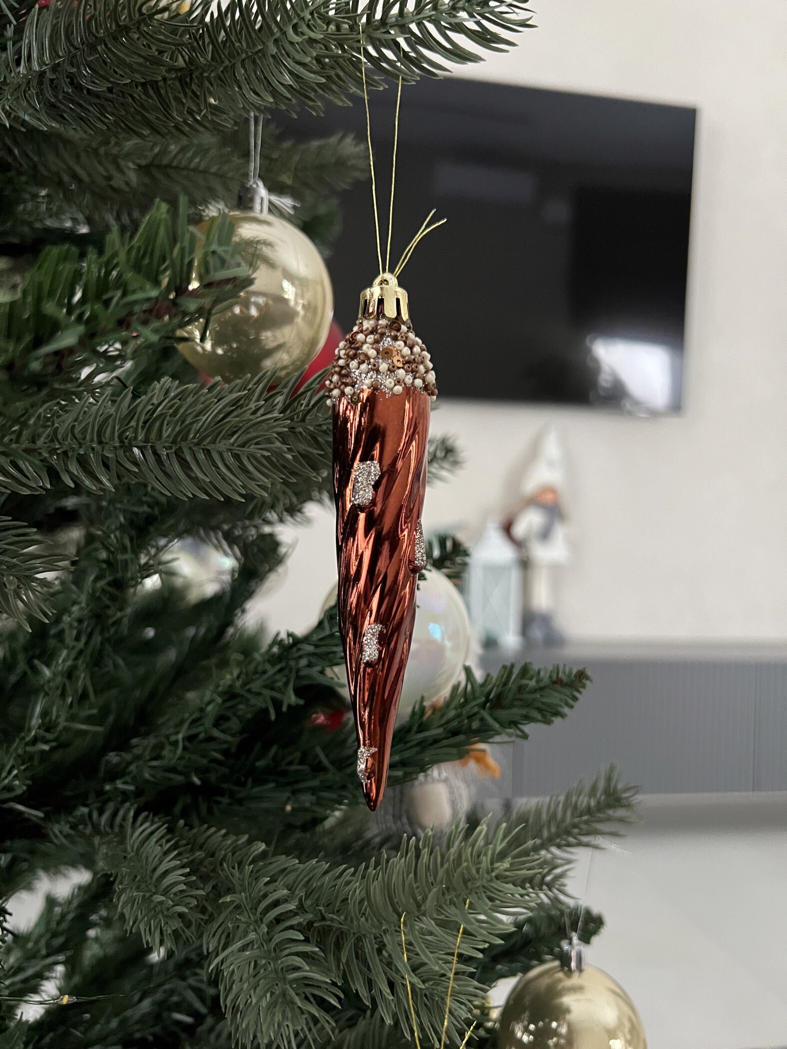 Фотография покупателя товара Ёлочные игрушки набор 6 шт. «Сосулька верхушка блеск», 13×3 см, золото/коричневый - Фото 2