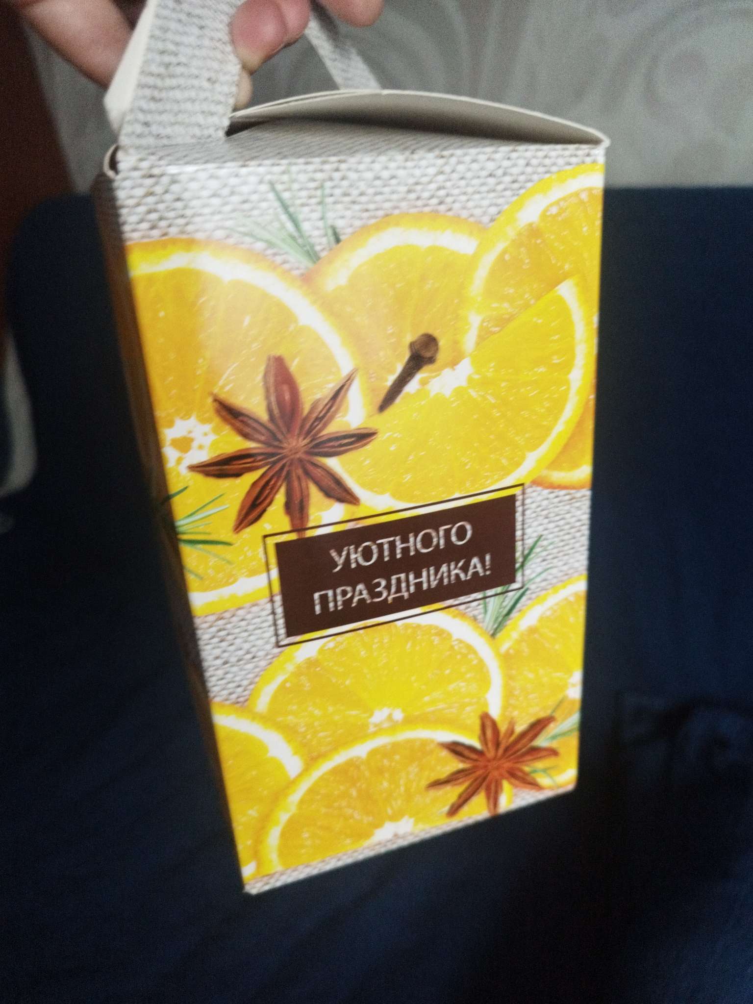 Фотография покупателя товара Подарочная новогодняя коробка «Апельсинки», для сладких подарков, 10×10×18 см - Фото 4