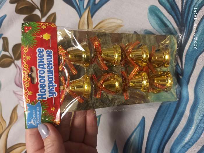 Фотография покупателя товара Ёлочные игрушки 8 шт. «Зимнее волшебство. Колокольчики с бантиком и снежинками» пластик, 2 см, красно-золото - Фото 1