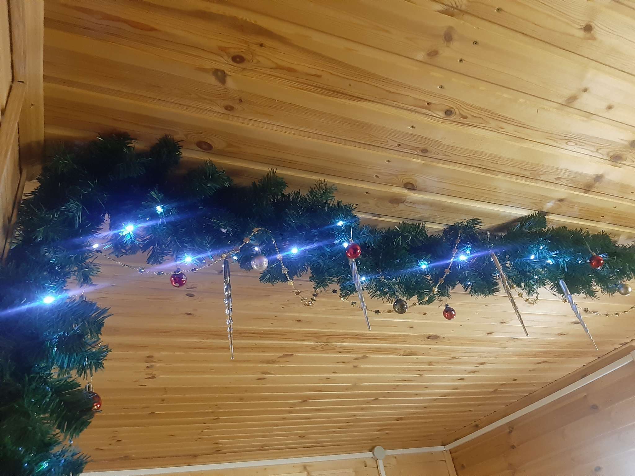 Фотография покупателя товара Гирлянда хвойная новогодняя «Зимнее волшебство», ёлочная, 270 см, d=6 см, 220 веток, 12.5 см - Фото 27